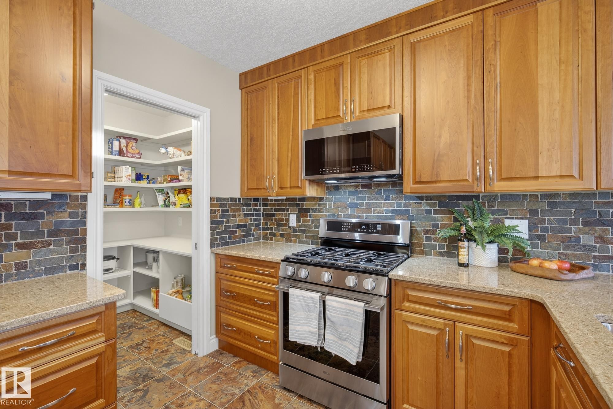 9302 93 Street, Edmonton, AB - Indoor Photo Showing Kitchen