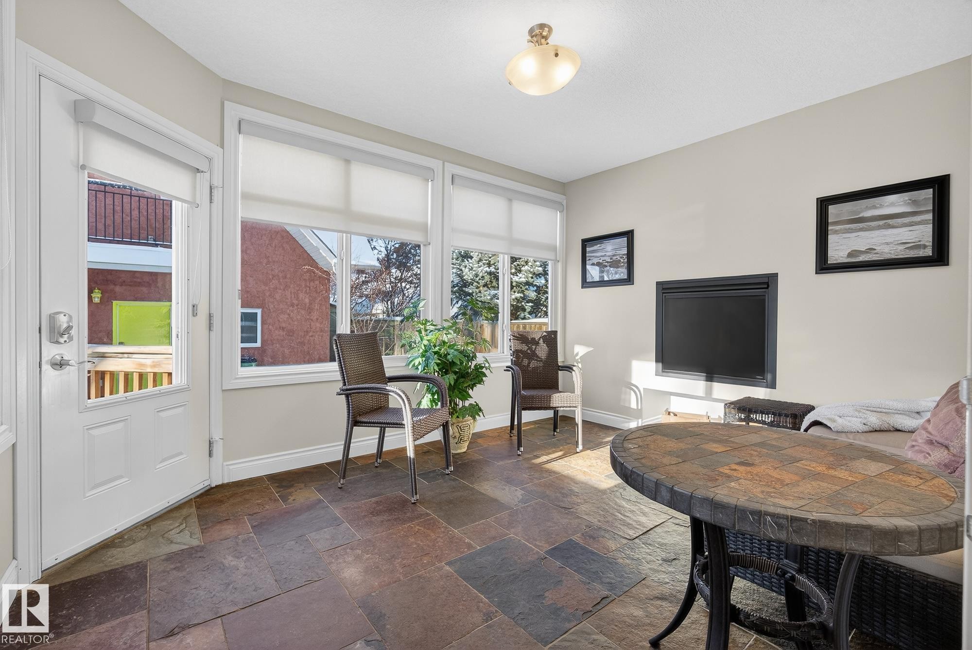 9302 93 Street, Edmonton, AB - Indoor Photo Showing Office