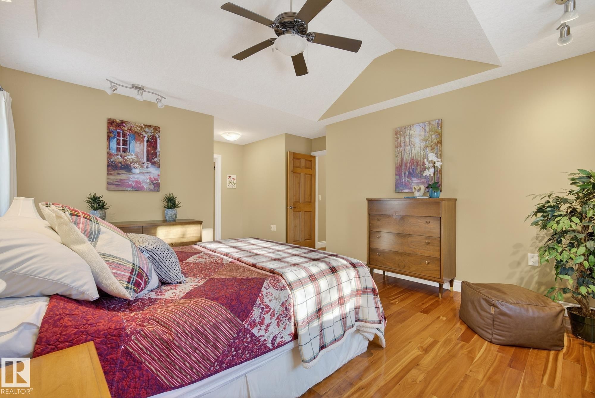 9302 93 Street, Edmonton, AB - Indoor Photo Showing Bedroom