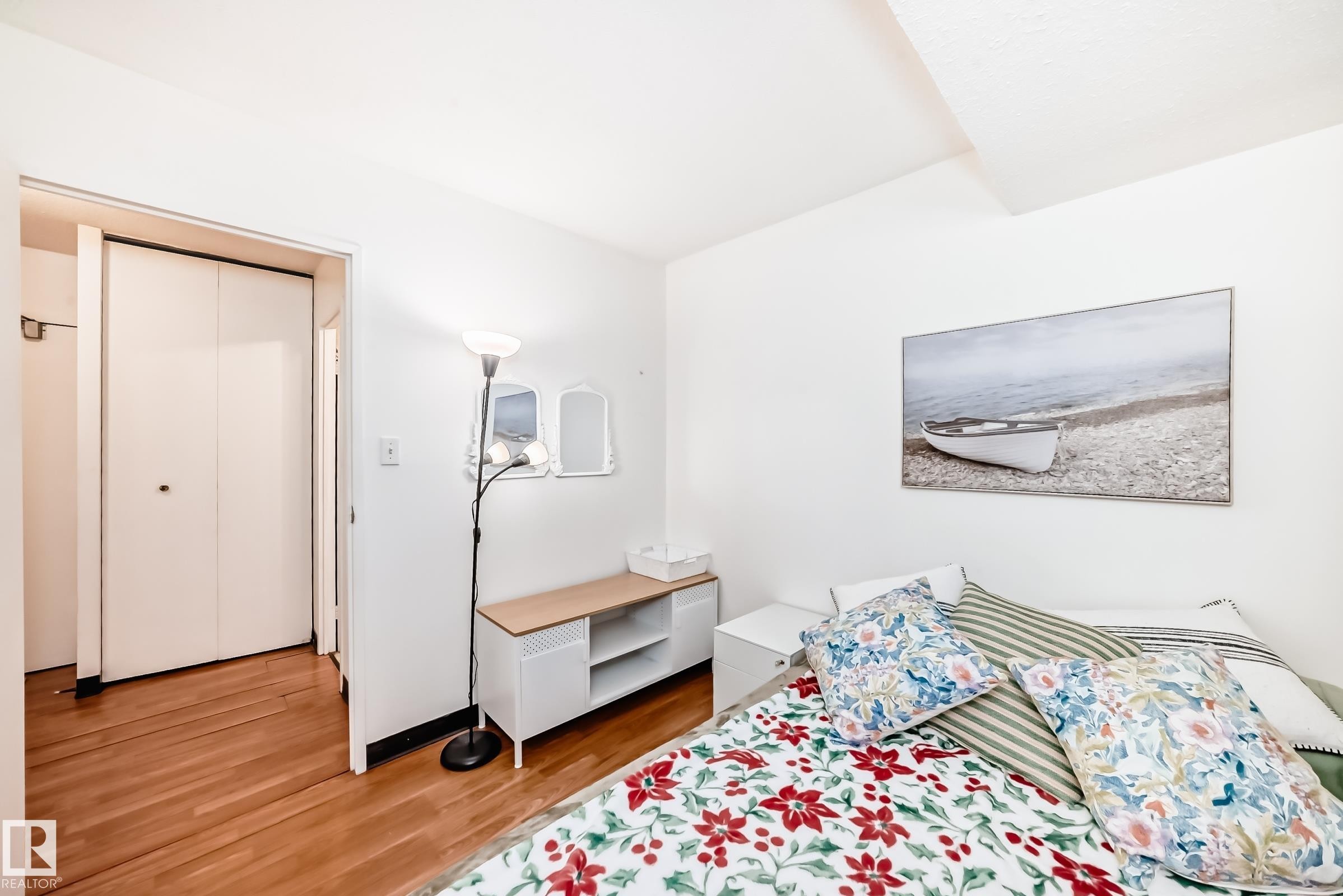 621 10160 114 Street, Edmonton, AB - Indoor Photo Showing Bedroom