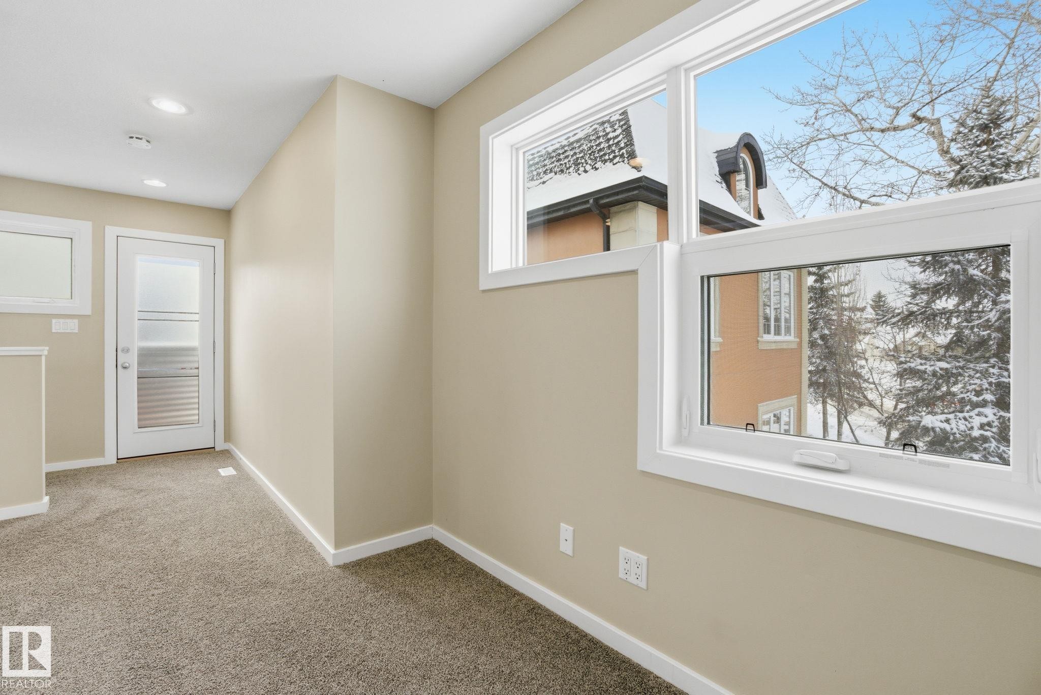 4 14315 Stony Plain Road, Edmonton, AB - Indoor Photo Showing Other Room