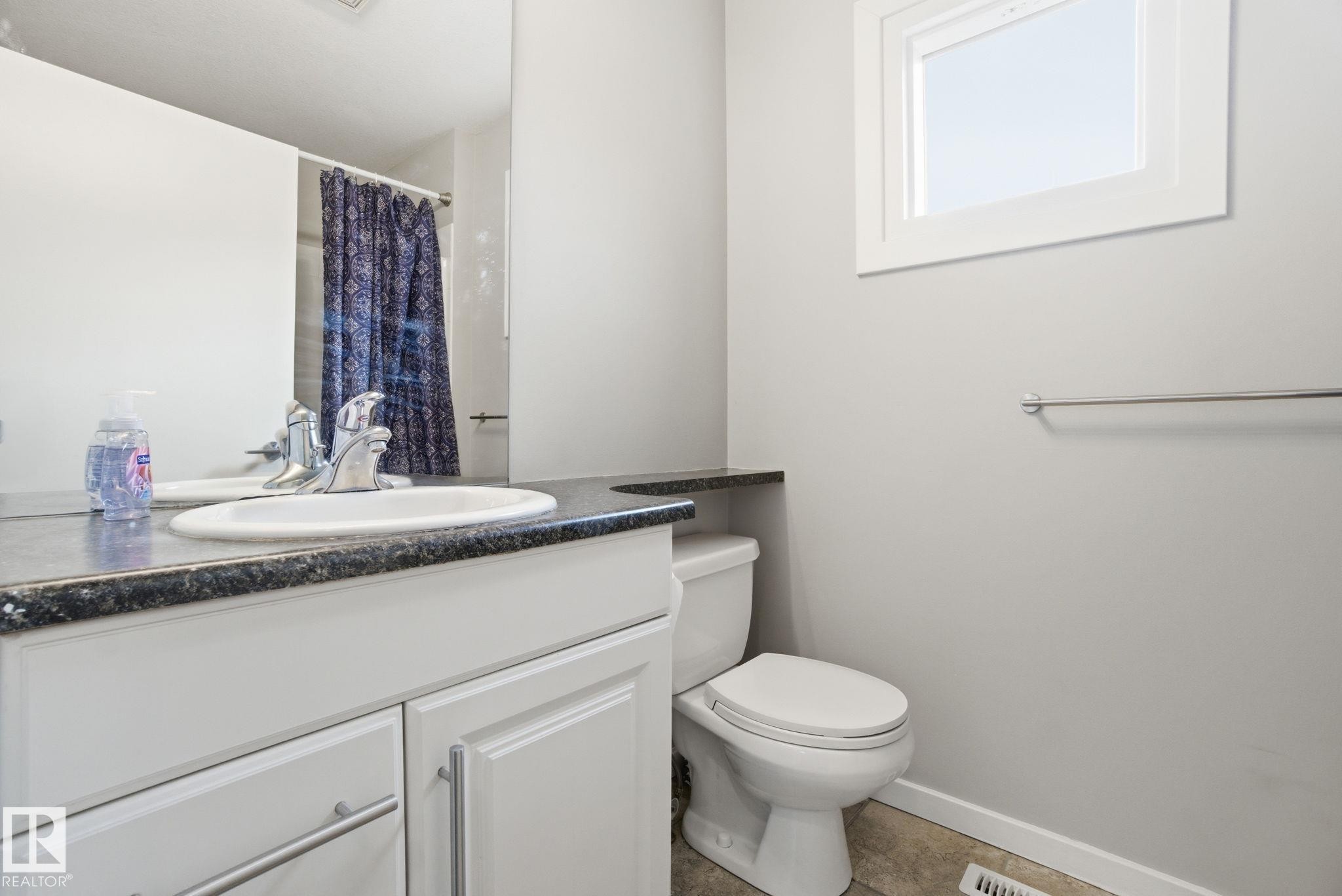 4 14315 Stony Plain Road, Edmonton, AB - Indoor Photo Showing Bathroom