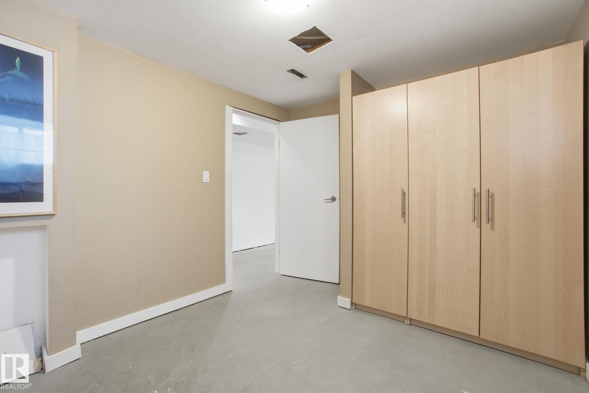 4 14315 Stony Plain Road, Edmonton, AB - Indoor Photo Showing Other Room