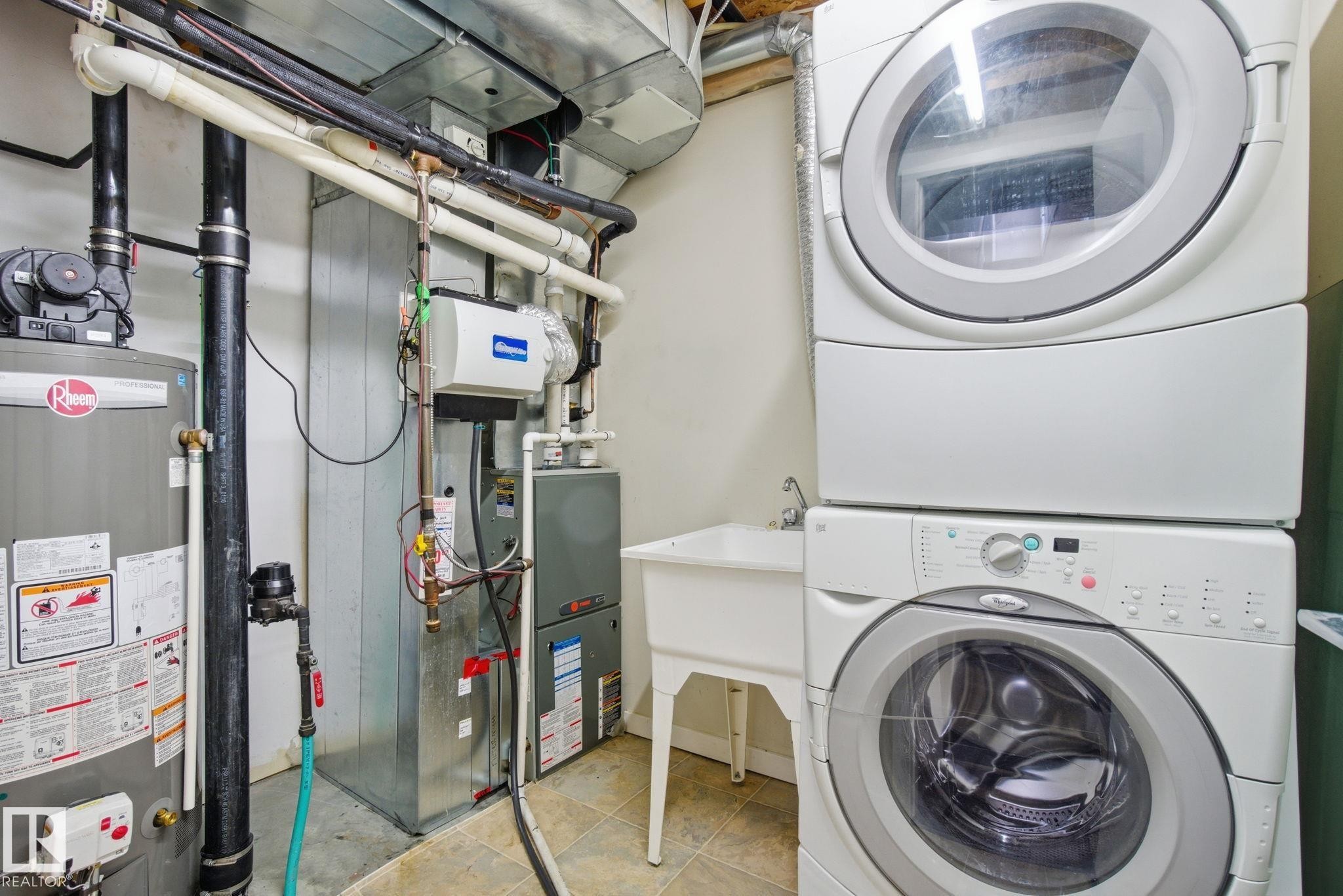 4 14315 Stony Plain Road, Edmonton, AB - Indoor Photo Showing Laundry Room