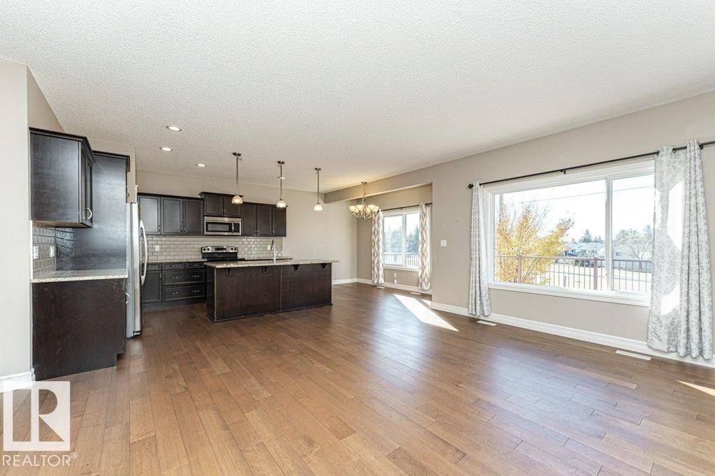 1920 33B Street, Edmonton, AB - Indoor Photo Showing Kitchen
