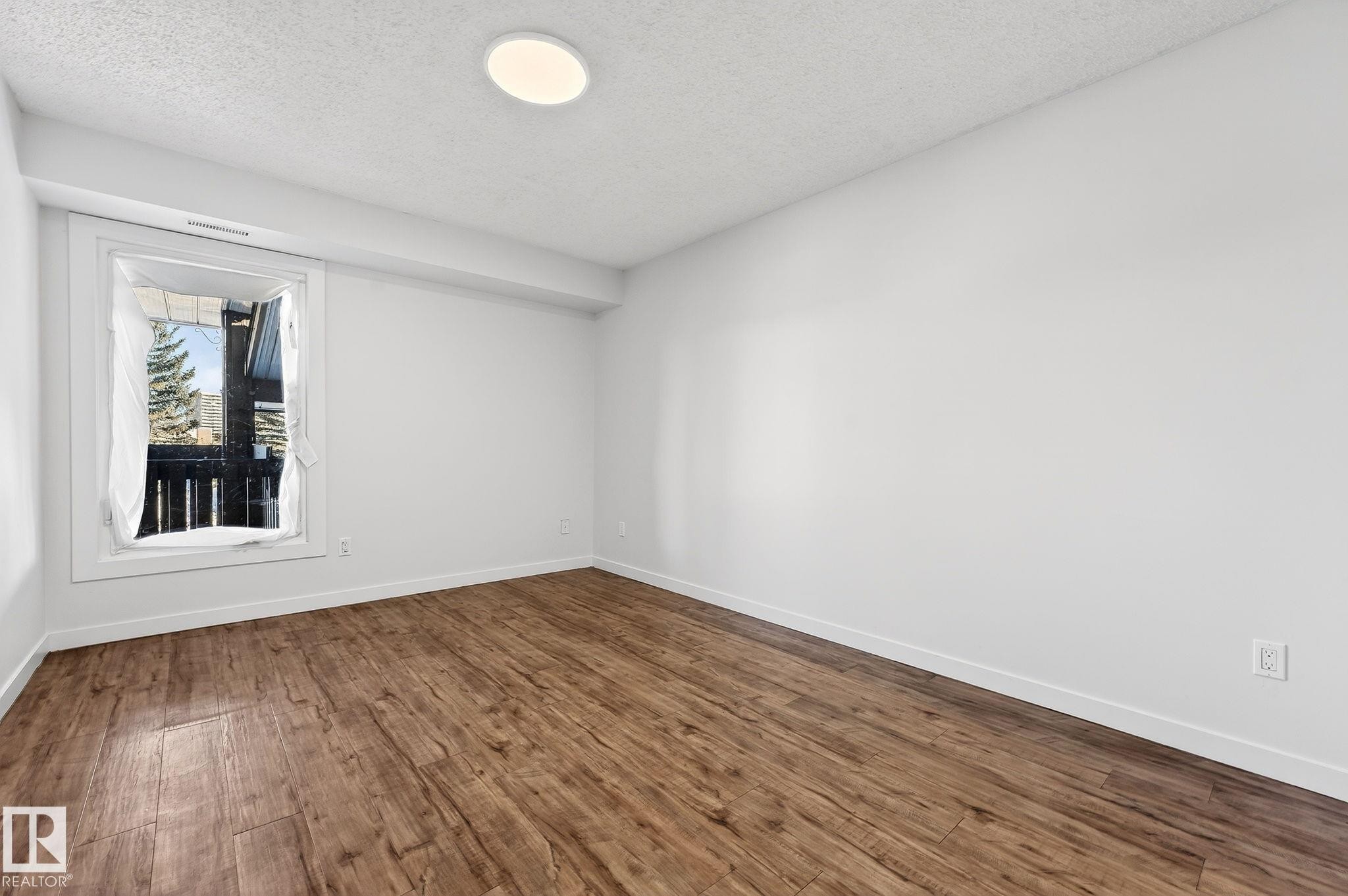 135 Surrey Gardens, Edmonton, AB - Indoor Photo Showing Other Room