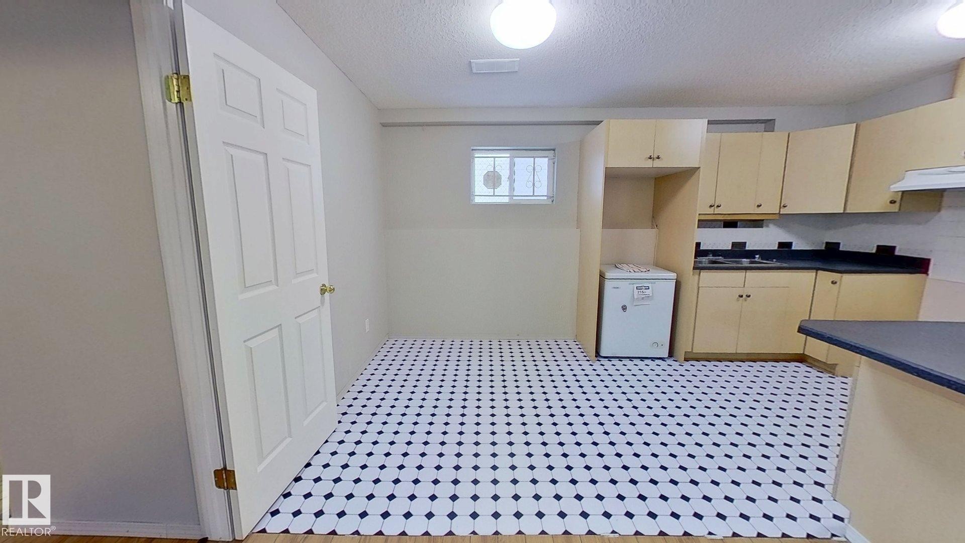 9331 103 Avenue, Edmonton, AB - Indoor