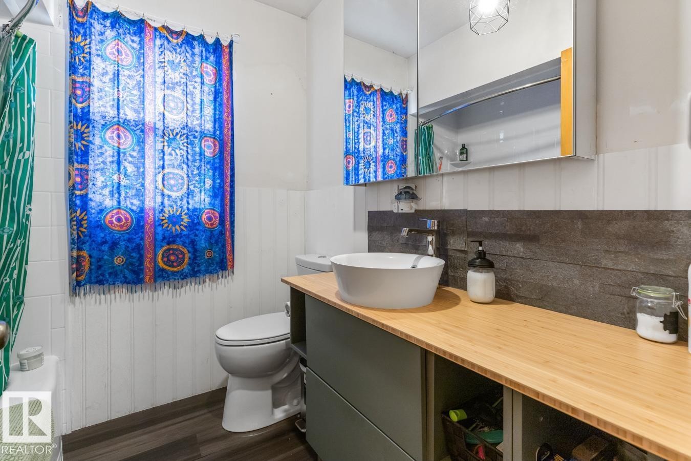 9232 86 Street, Edmonton, AB - Indoor Photo Showing Bathroom