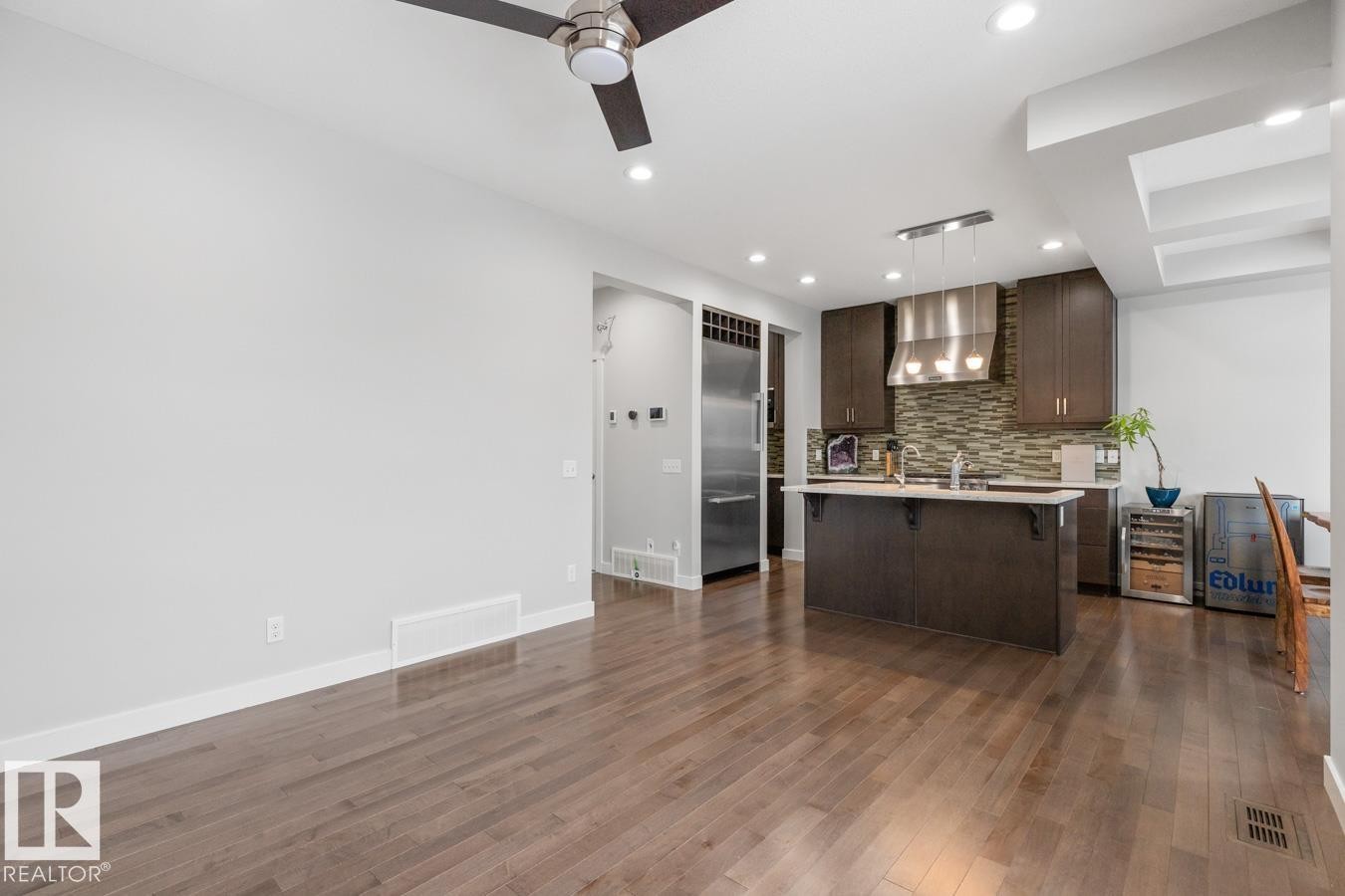 1723 168 Street, Edmonton, AB - Indoor Photo Showing Kitchen With Upgraded Kitchen