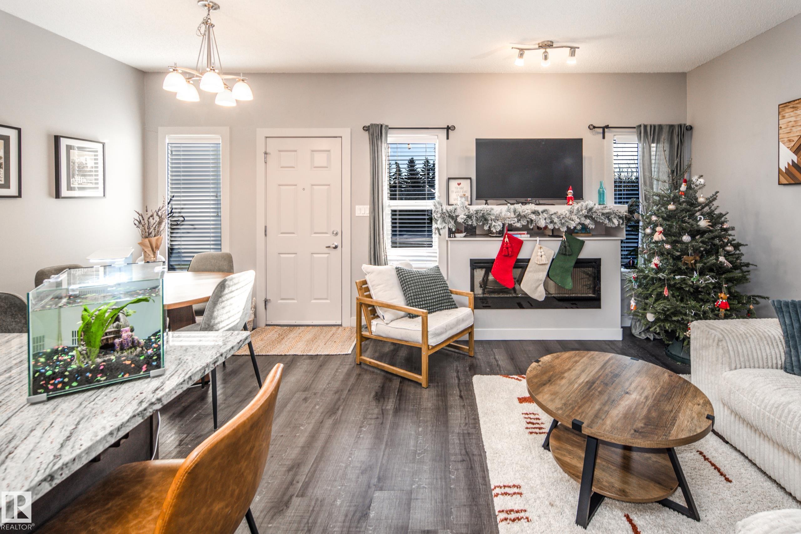 7173 Cardinal Way Sw, Edmonton, AB - Indoor Photo Showing Other Room