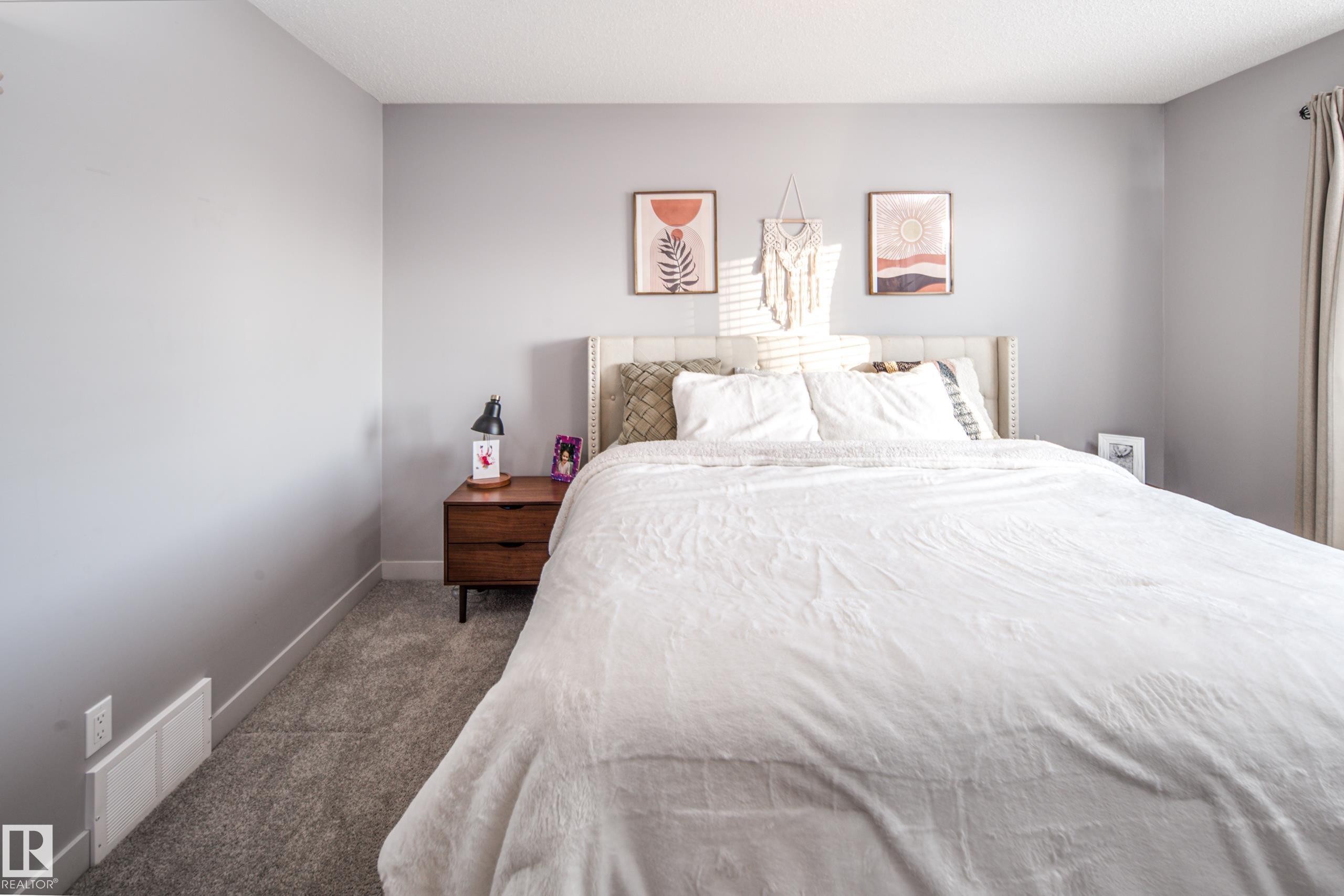 7173 Cardinal Way Sw, Edmonton, AB - Indoor Photo Showing Bedroom