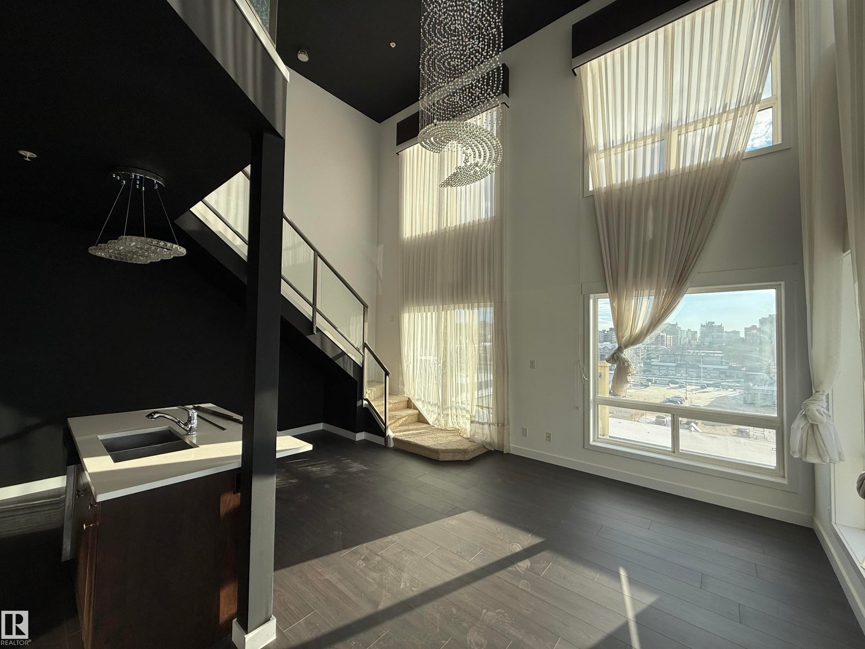 611 11425 105 Avenue, Edmonton, AB - Indoor Photo Showing Other Room