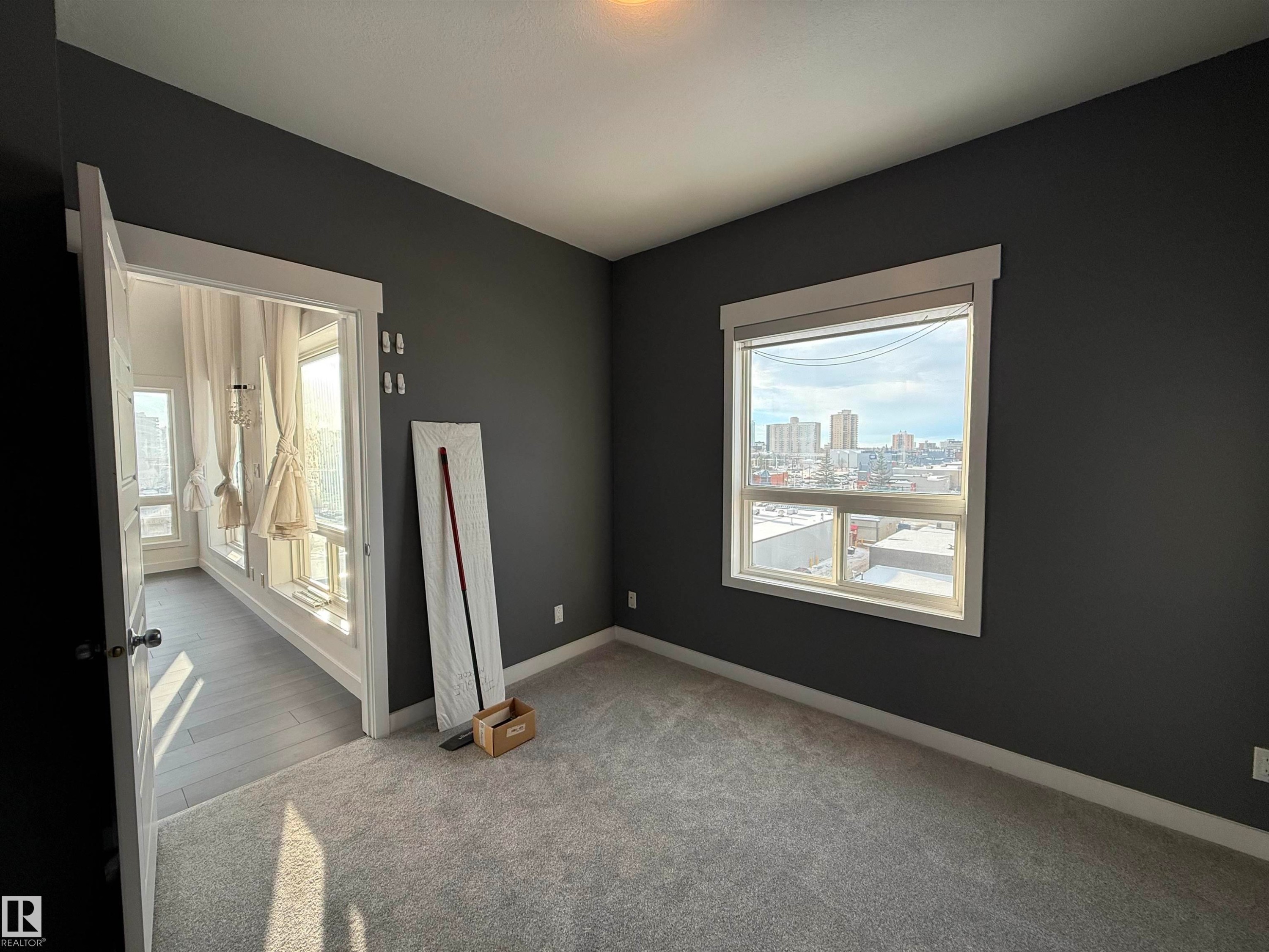 611 11425 105 Avenue, Edmonton, AB - Indoor Photo Showing Other Room