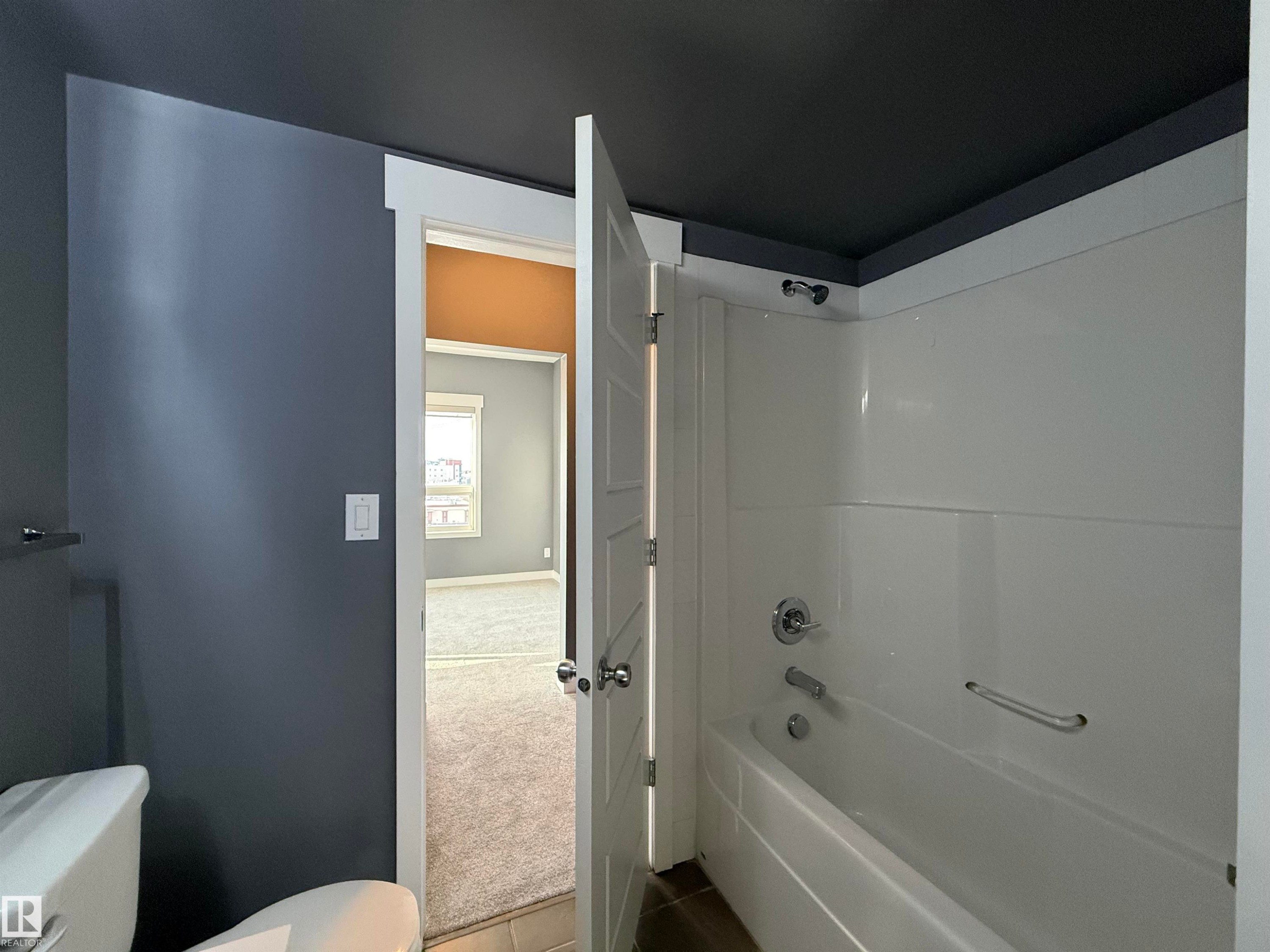 611 11425 105 Avenue, Edmonton, AB - Indoor Photo Showing Bathroom