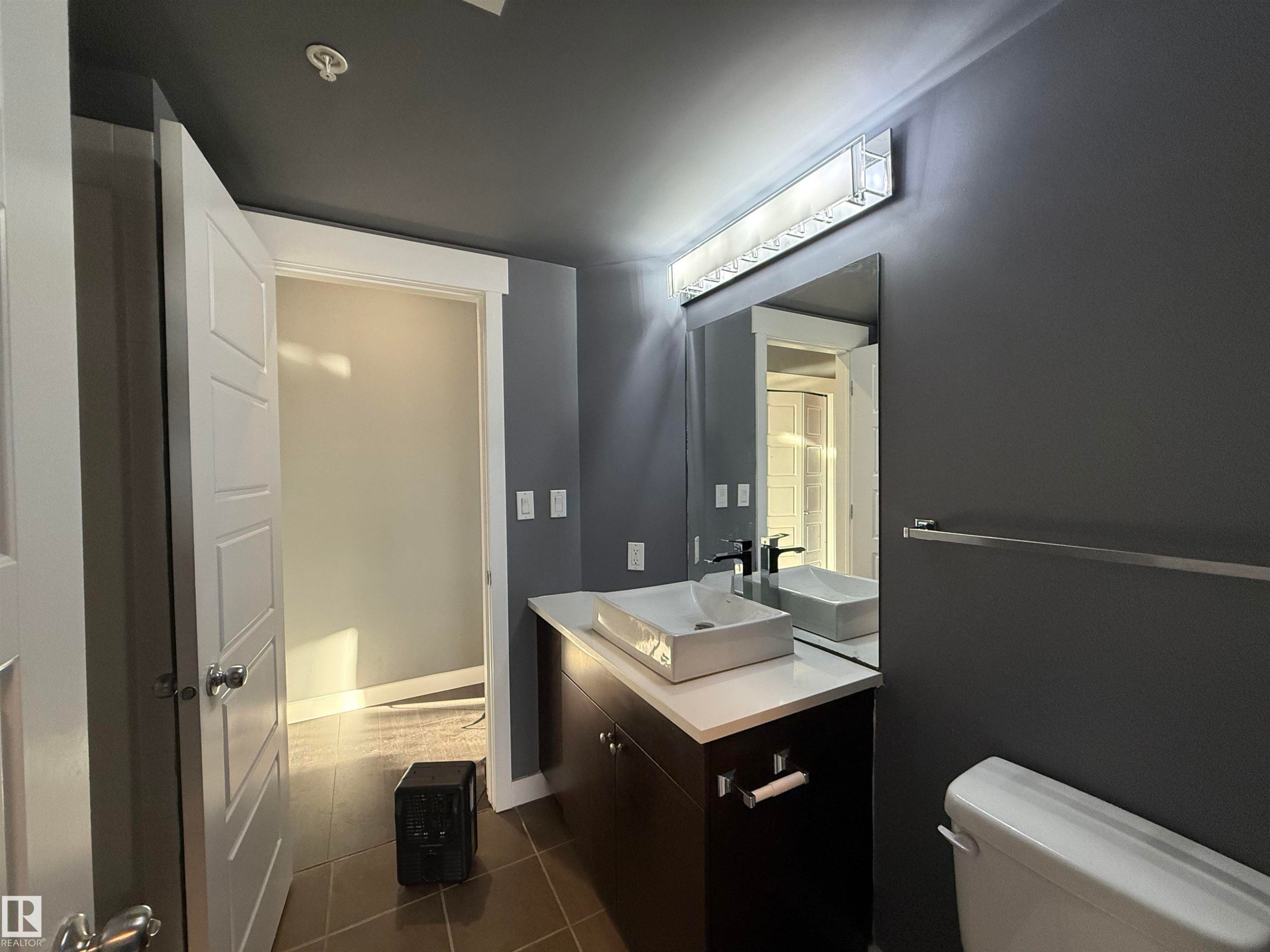 611 11425 105 Avenue, Edmonton, AB - Indoor Photo Showing Bathroom