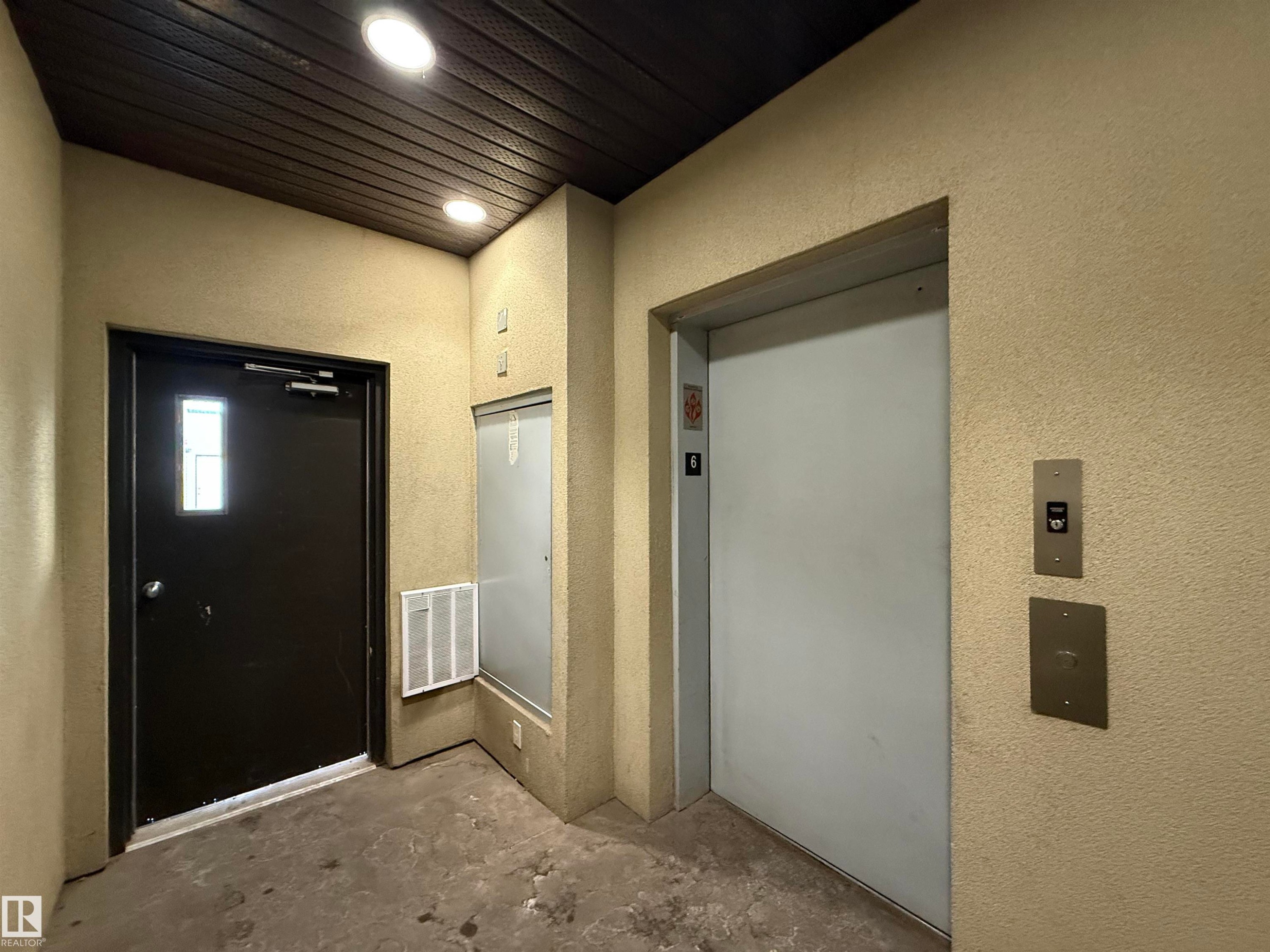 611 11425 105 Avenue, Edmonton, AB - Indoor Photo Showing Other Room