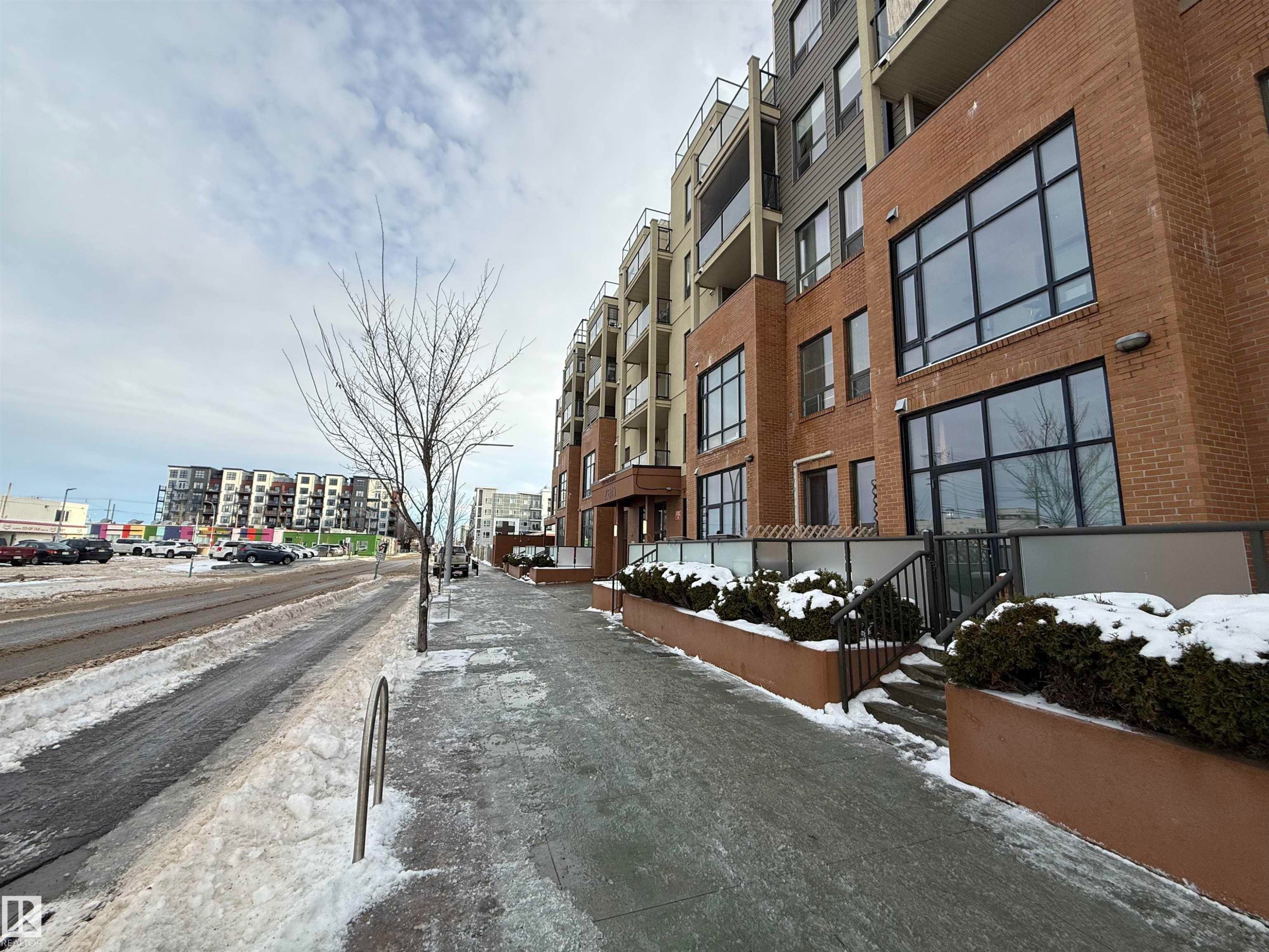 611 11425 105 Avenue, Edmonton, AB - Outdoor