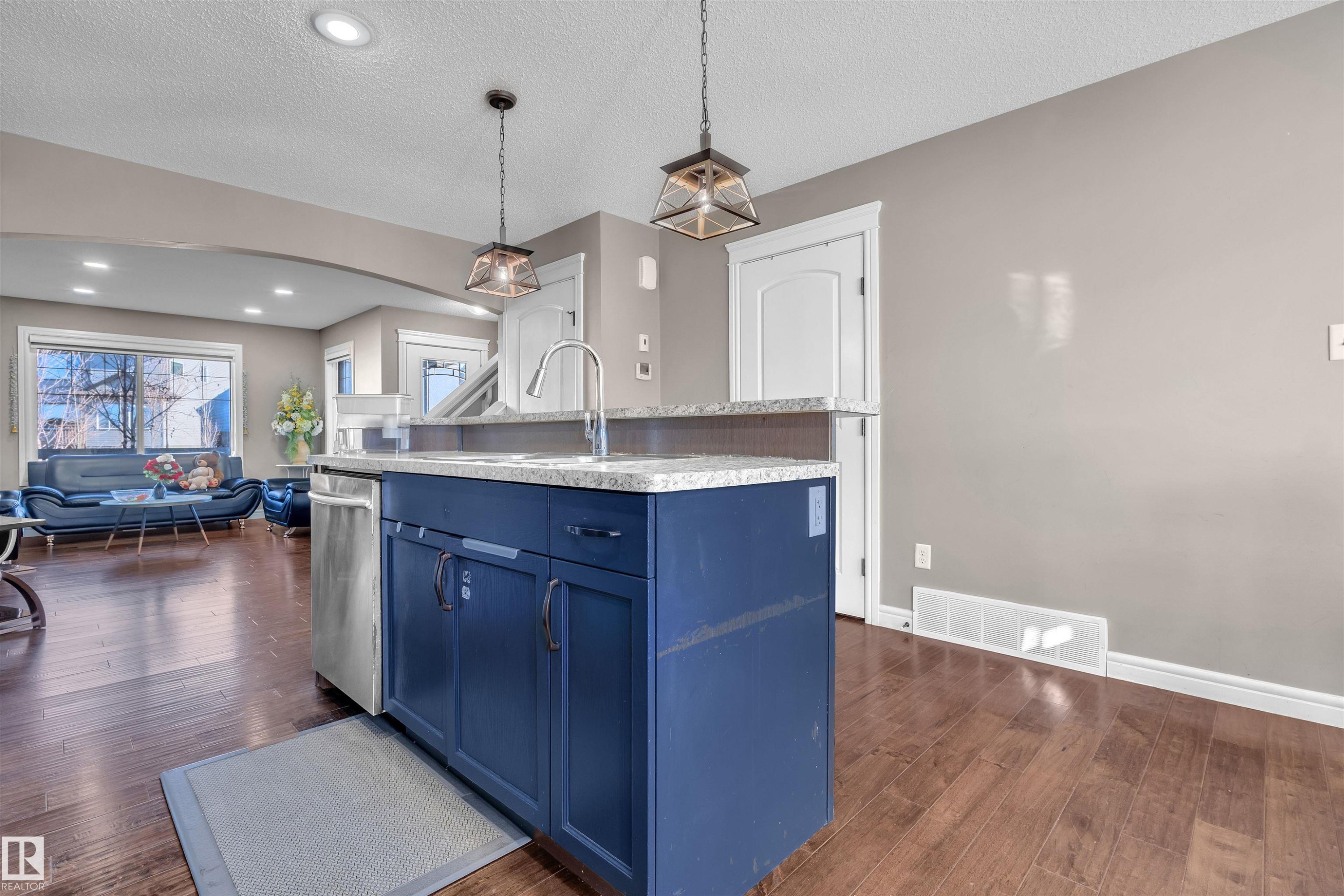 3131 14 Avenue, Edmonton, AB - Indoor Photo Showing Kitchen
