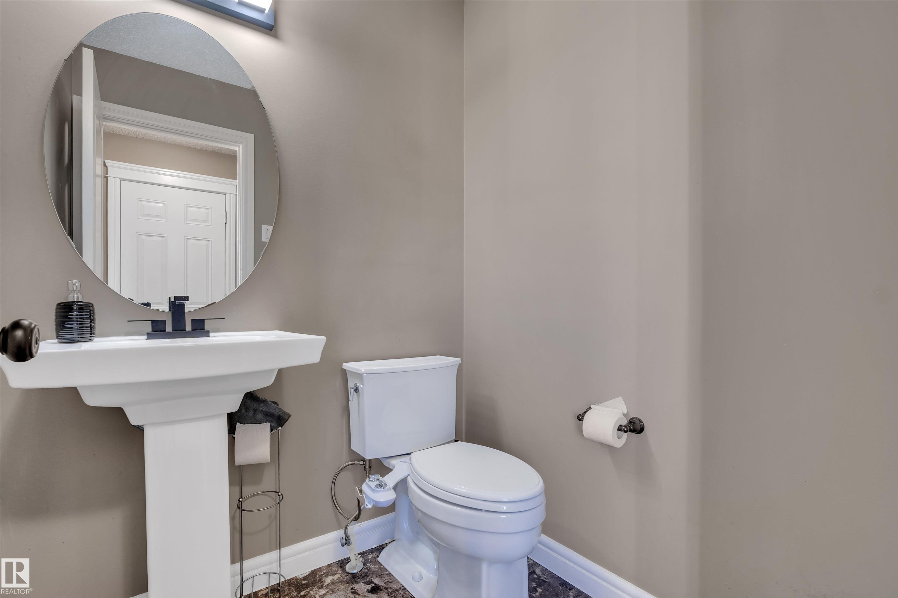 3131 14 Avenue, Edmonton, AB - Indoor Photo Showing Bathroom
