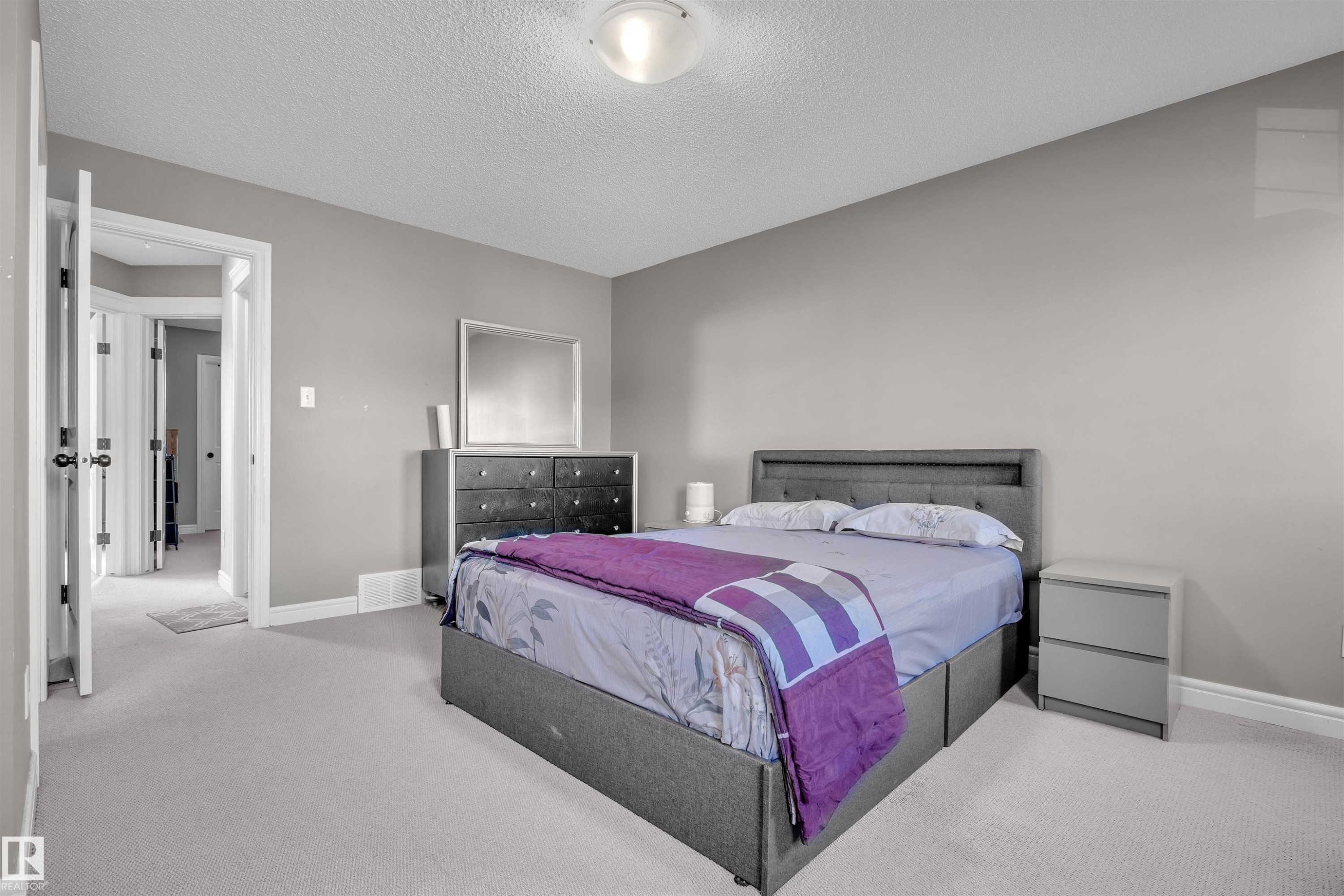 3131 14 Avenue, Edmonton, AB - Indoor Photo Showing Bedroom