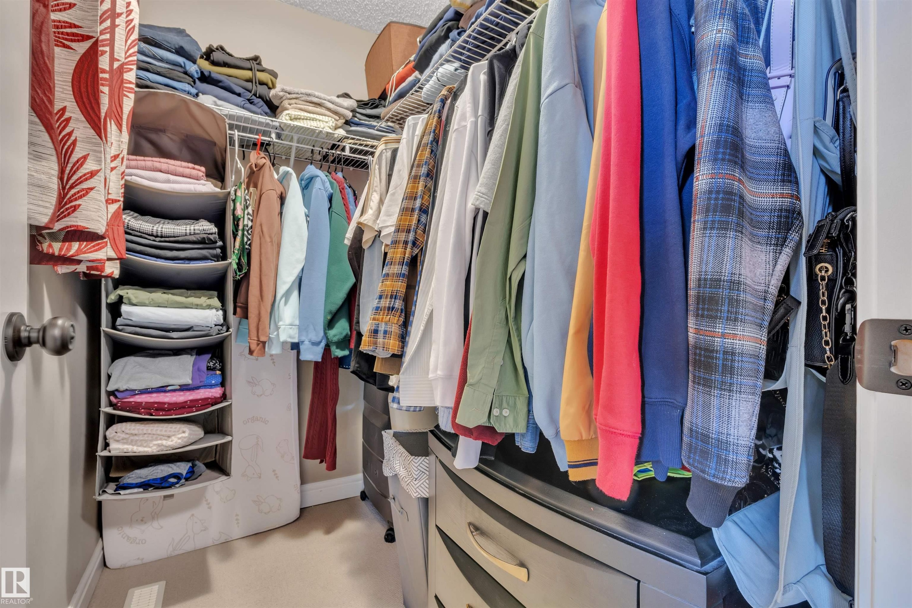 3131 14 Avenue, Edmonton, AB - Indoor With Storage