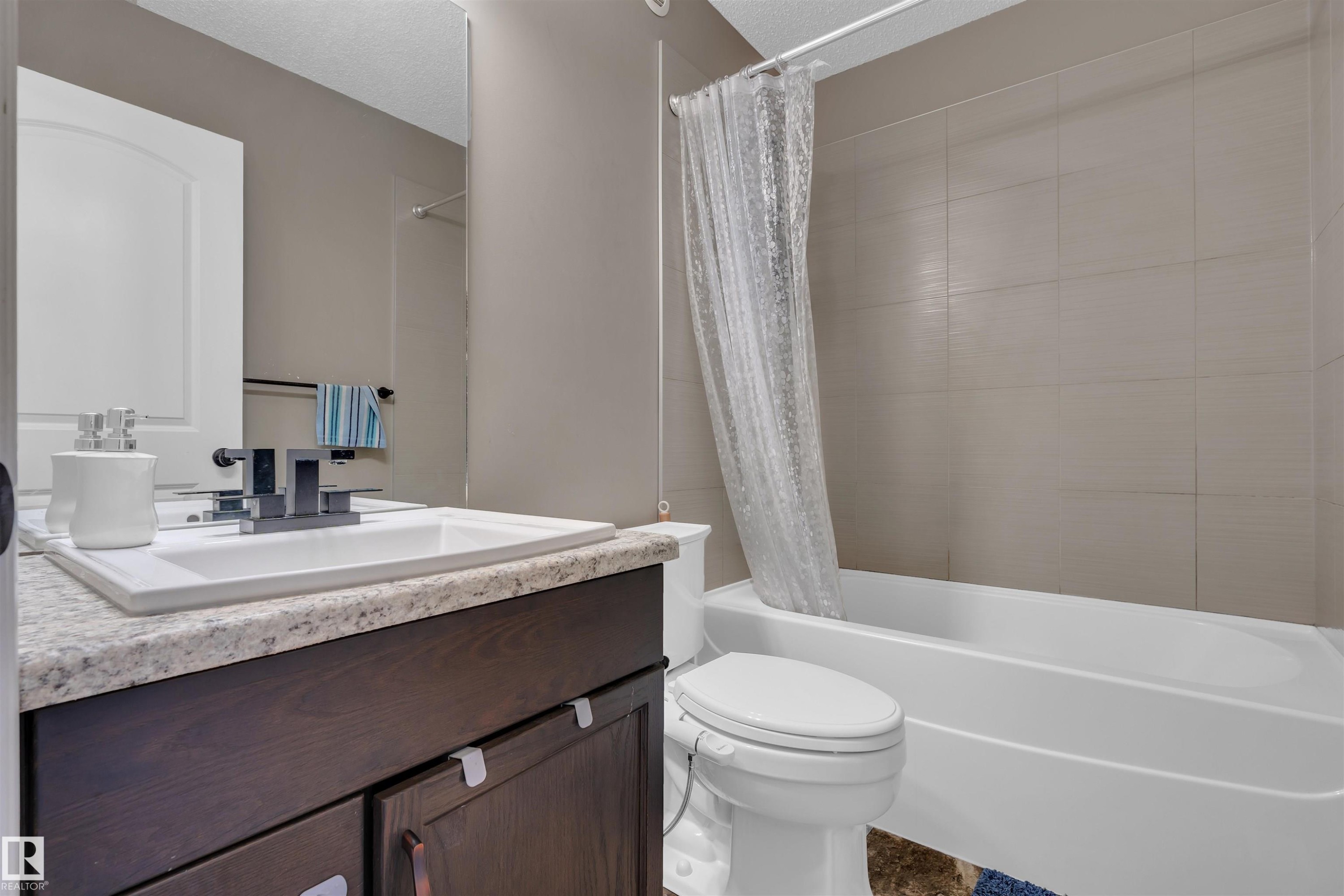 3131 14 Avenue, Edmonton, AB - Indoor Photo Showing Bathroom