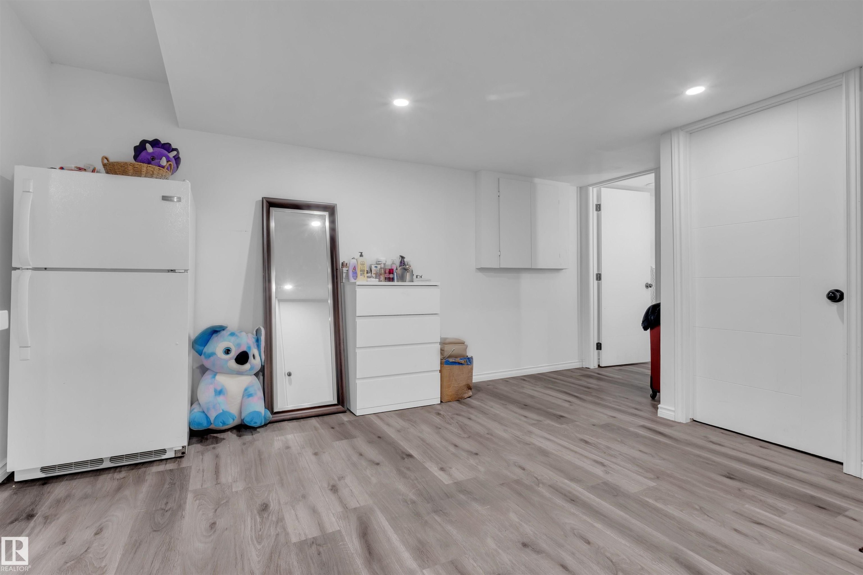 3131 14 Avenue, Edmonton, AB - Indoor Photo Showing Other Room