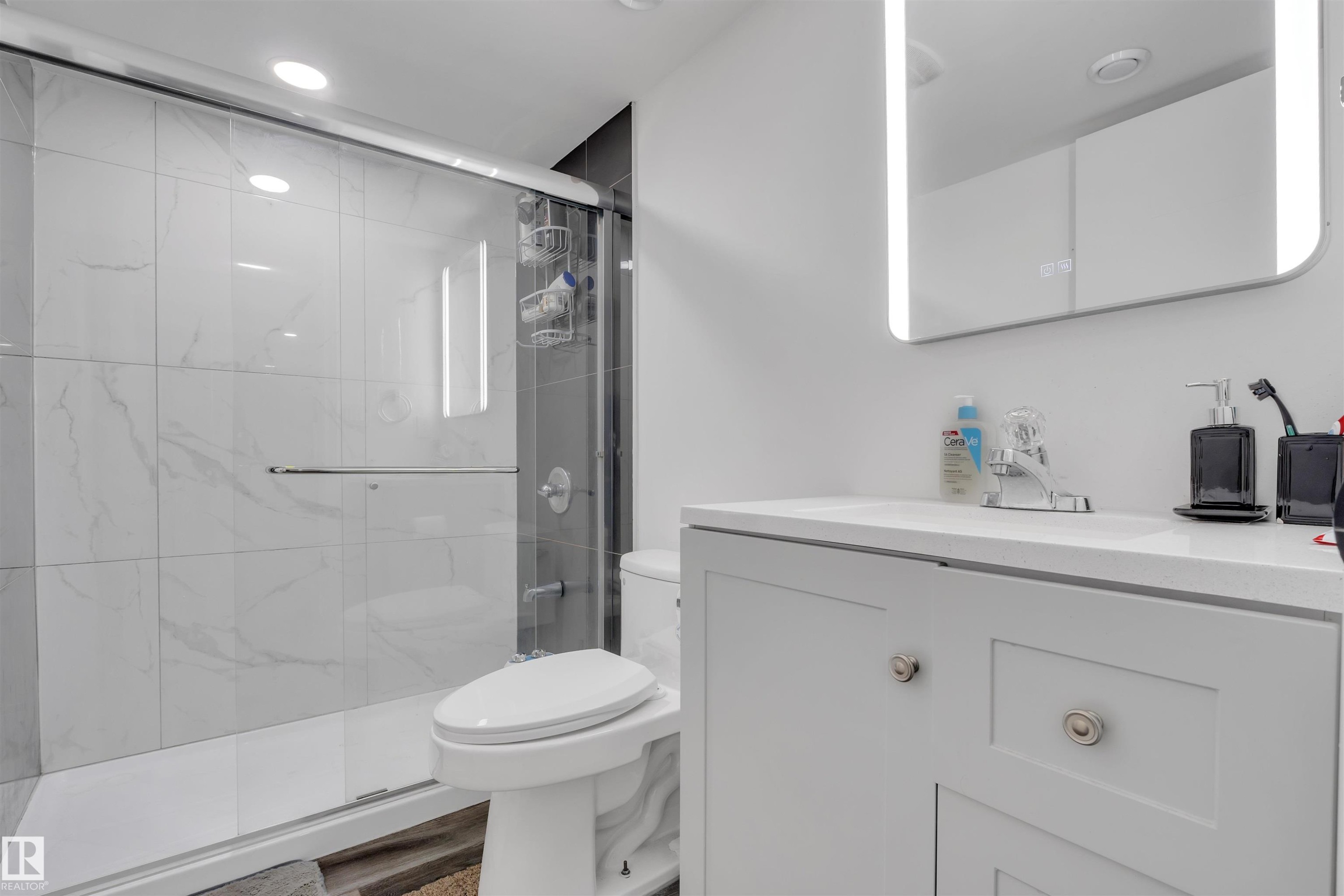 3131 14 Avenue, Edmonton, AB - Indoor Photo Showing Bathroom
