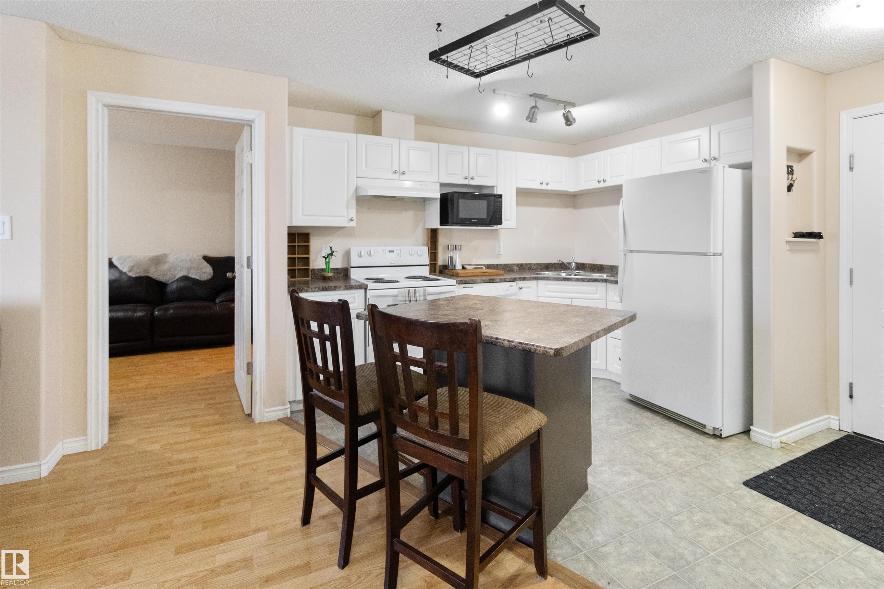 312 155 Edwards Drive, Edmonton, AB - Indoor Photo Showing Kitchen