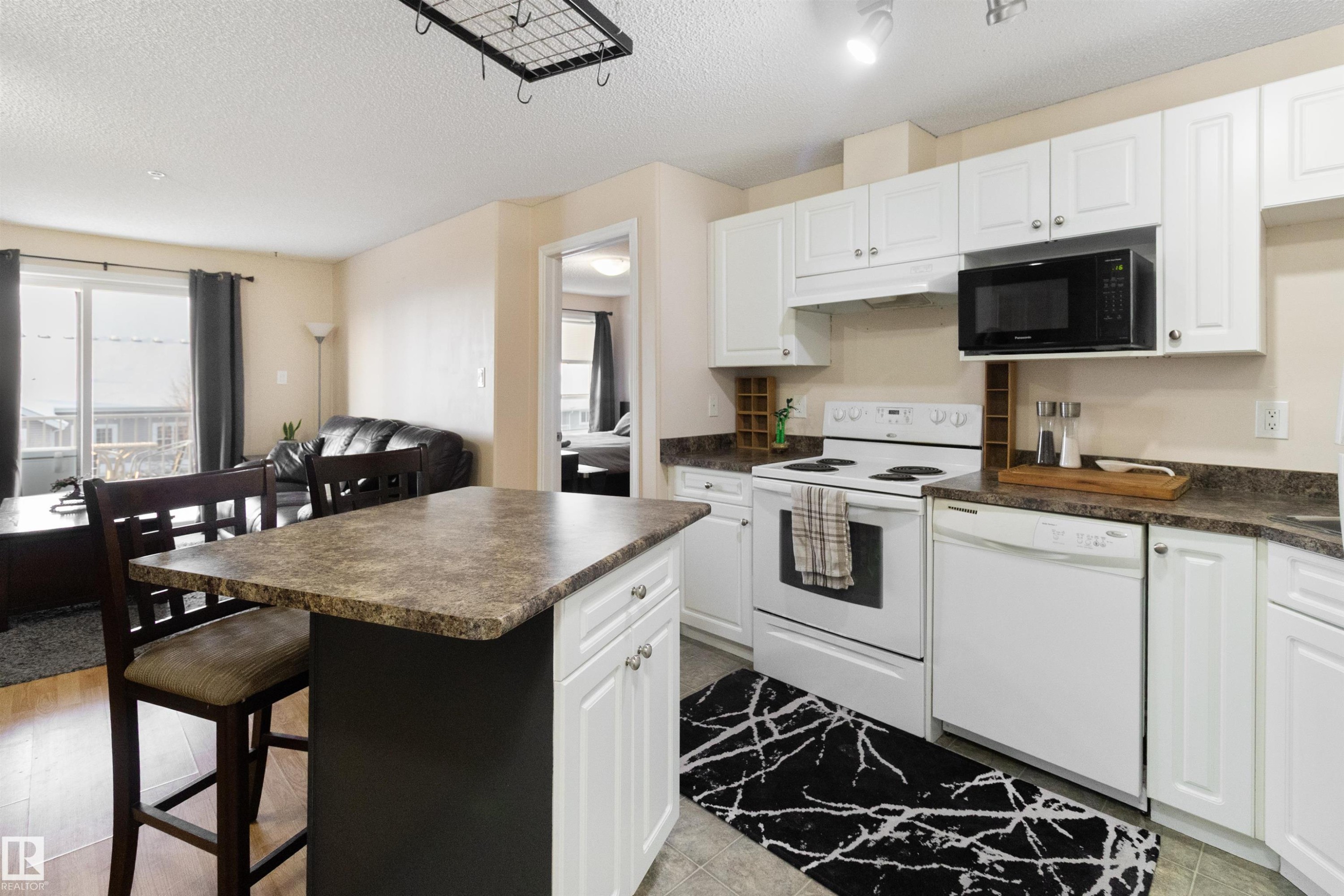 312 155 Edwards Drive, Edmonton, AB - Indoor Photo Showing Kitchen