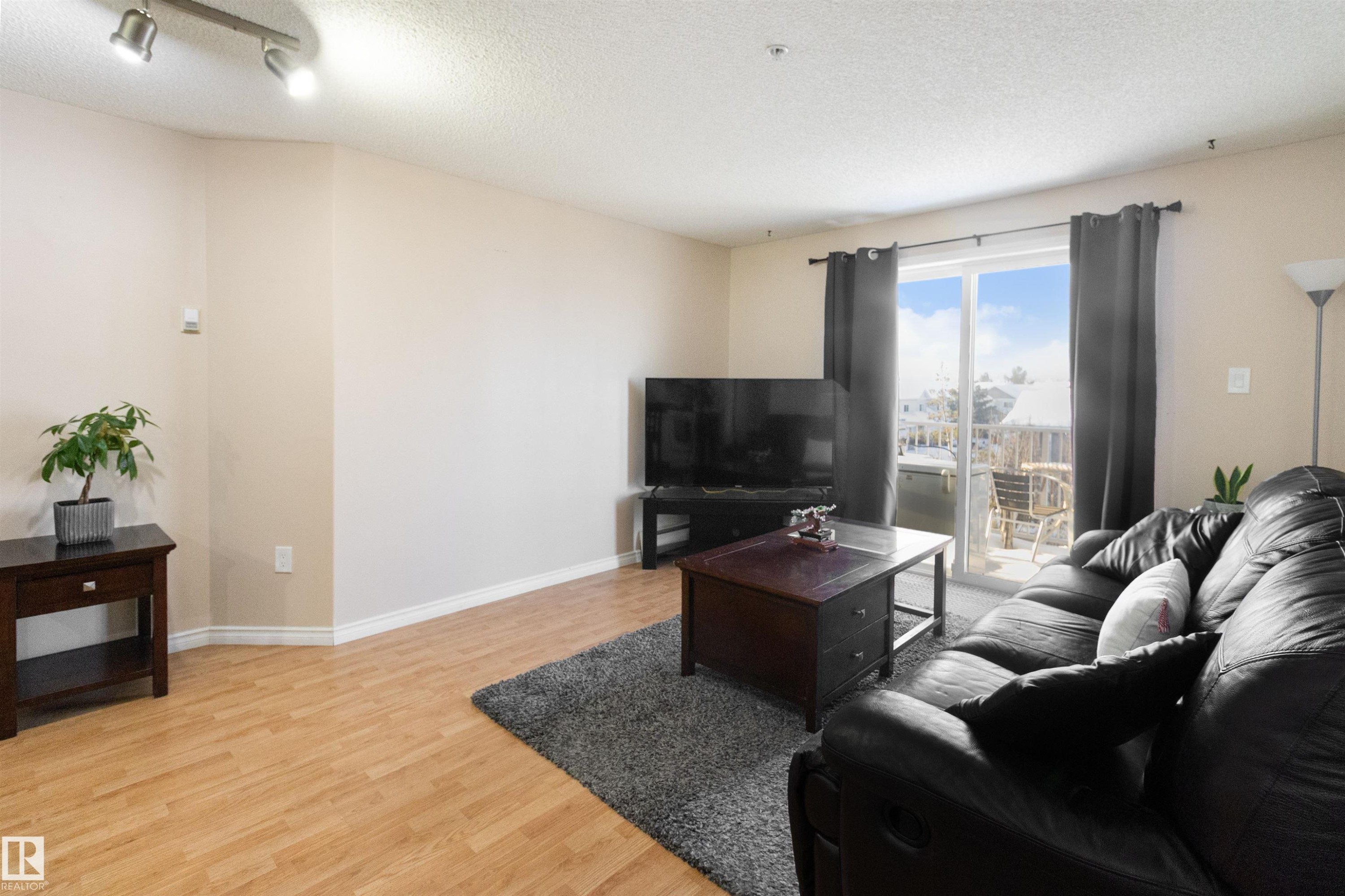 312 155 Edwards Drive, Edmonton, AB - Indoor Photo Showing Living Room