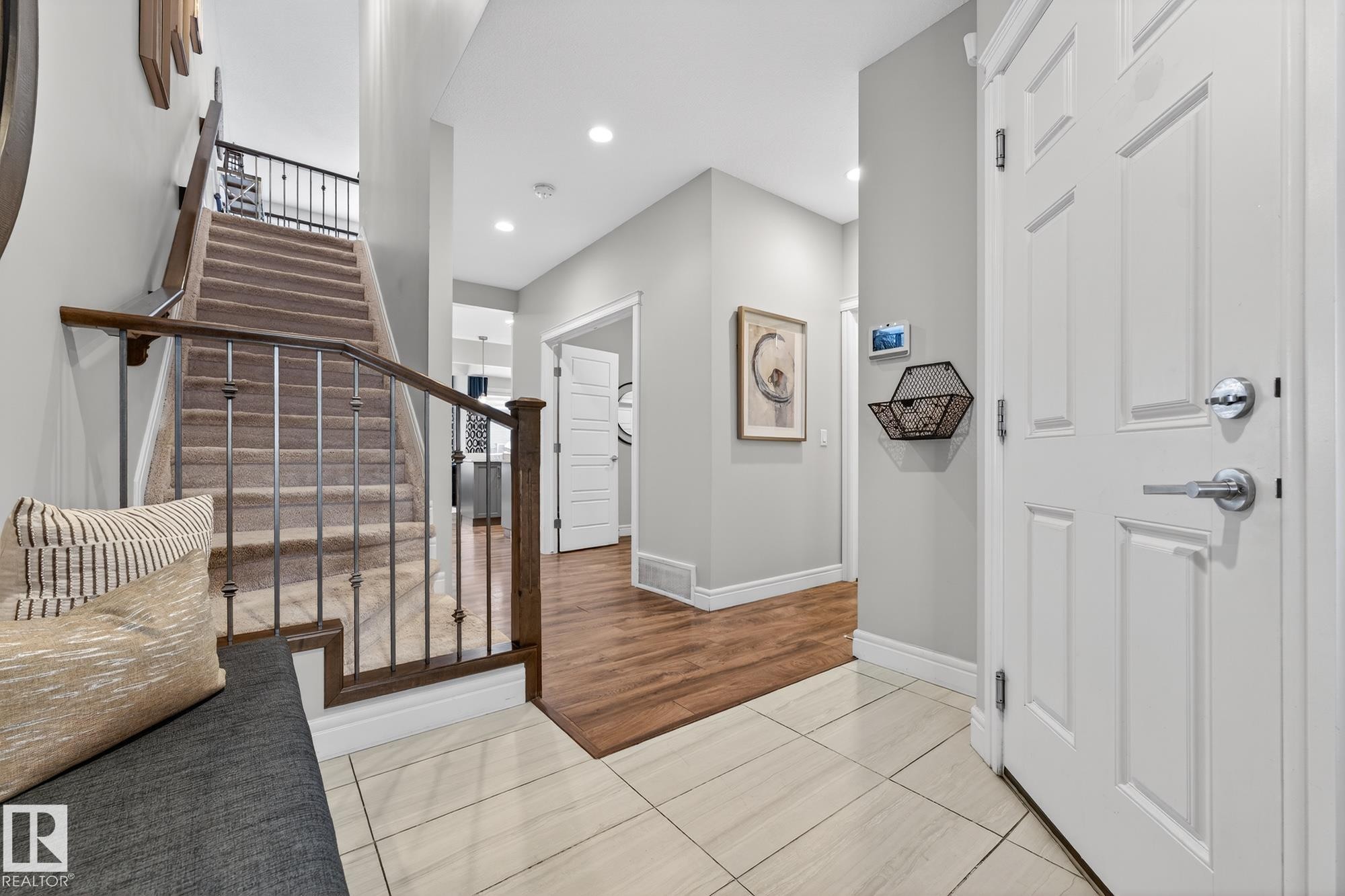 1212 Cy Becker Road, Edmonton, AB - Indoor Photo Showing Other Room