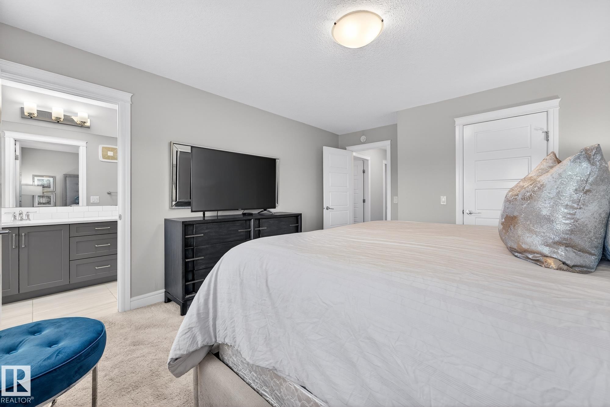 1212 Cy Becker Road, Edmonton, AB - Indoor Photo Showing Bedroom