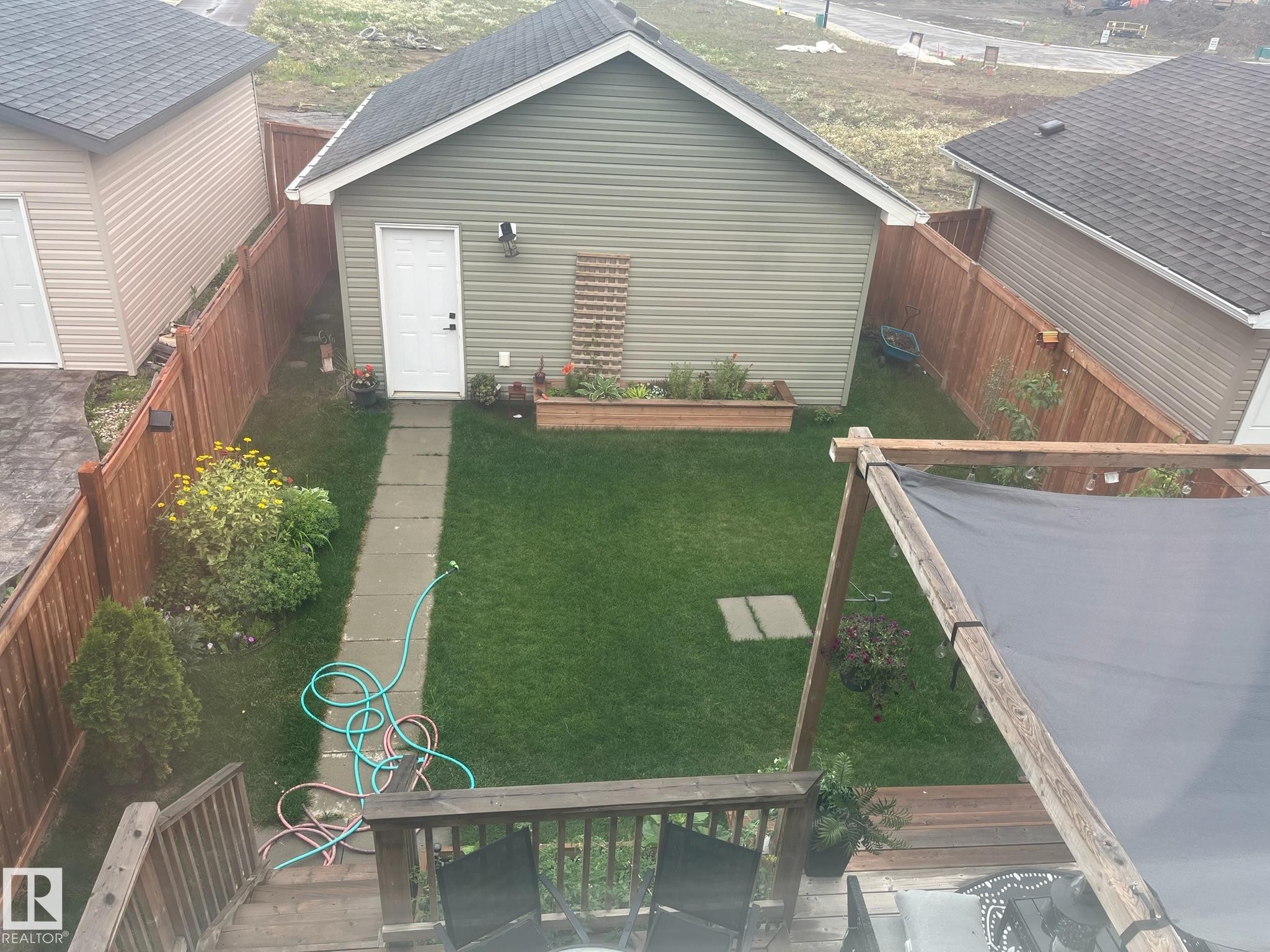 Fenced backyard featuring a deck - 25 Harrison Gate, Spruce Grove, AB - Outdoor