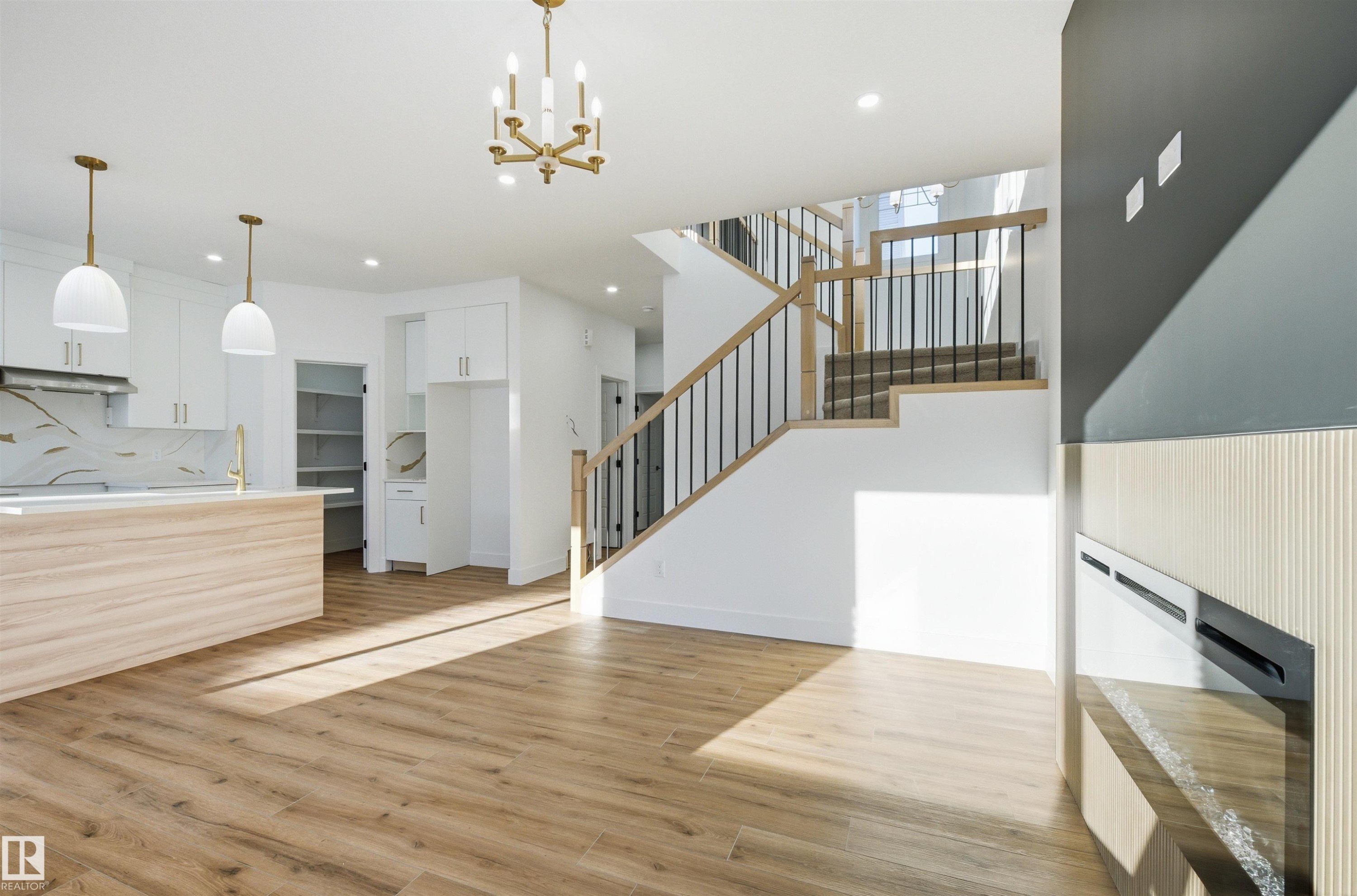65 Silverstone Drive, Stony Plain, AB - Indoor Photo Showing Kitchen
