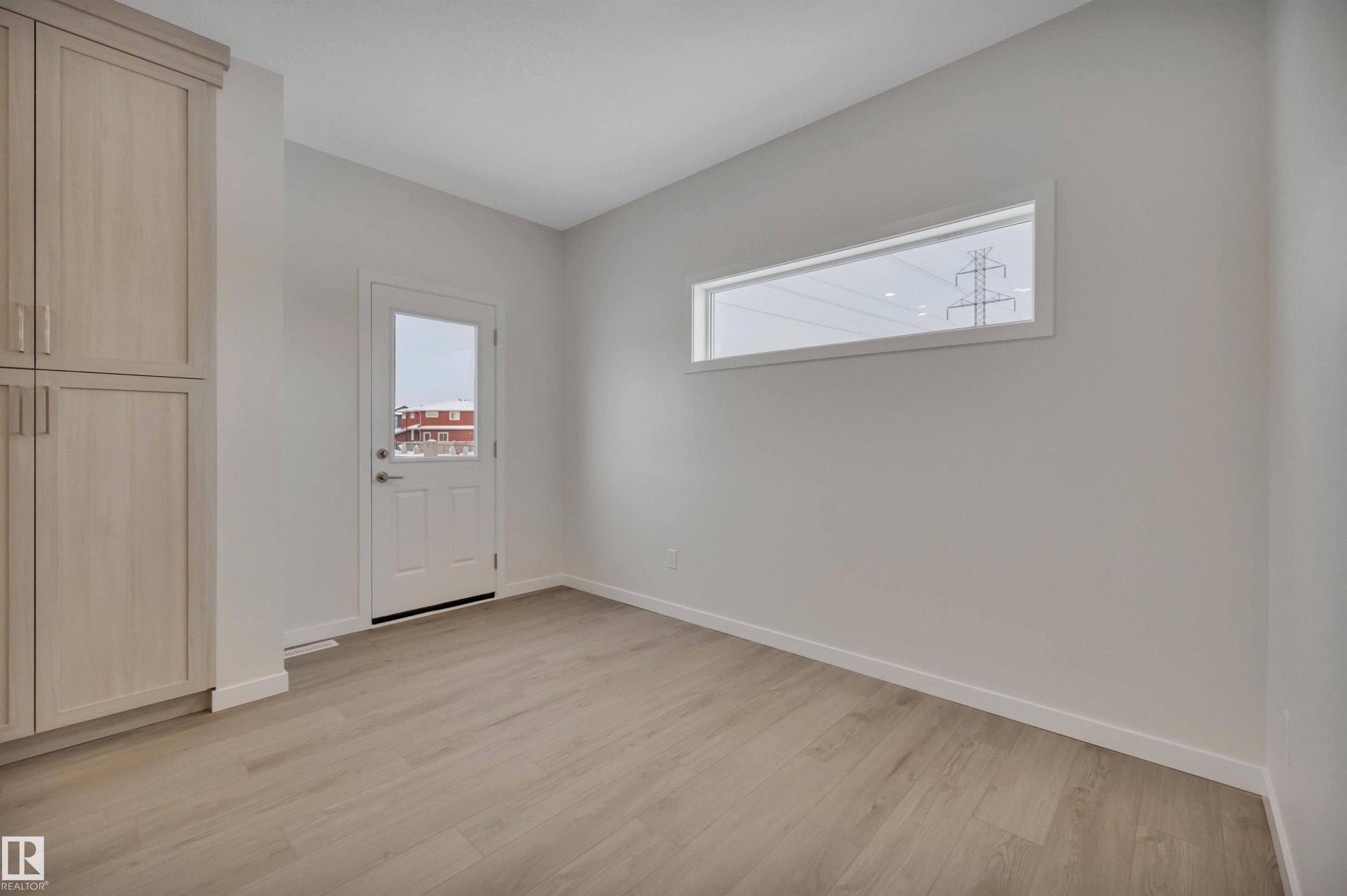 Empty room with light wood-style floors and baseboards - 5742 Hawthorn Common, Edmonton, AB - Indoor Photo Showing Other Room