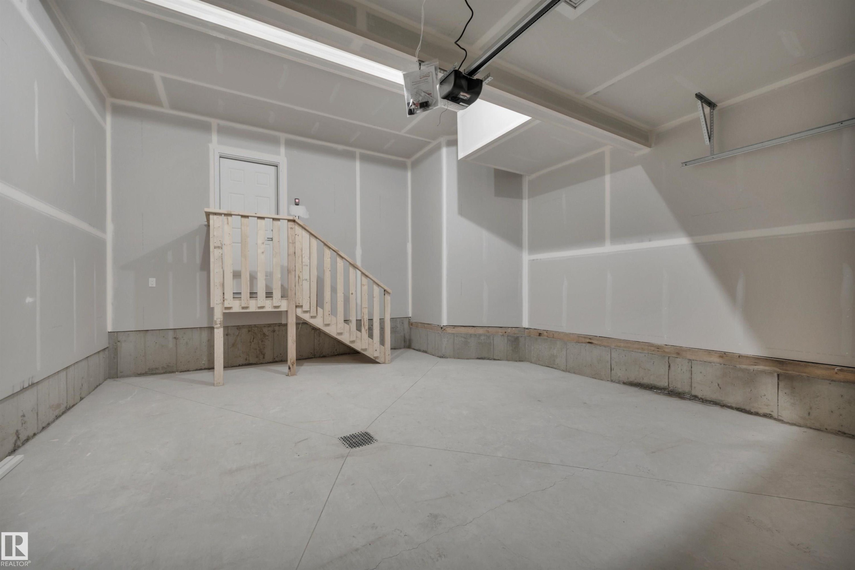 5742 Hawthorn Common, Edmonton, AB - Indoor