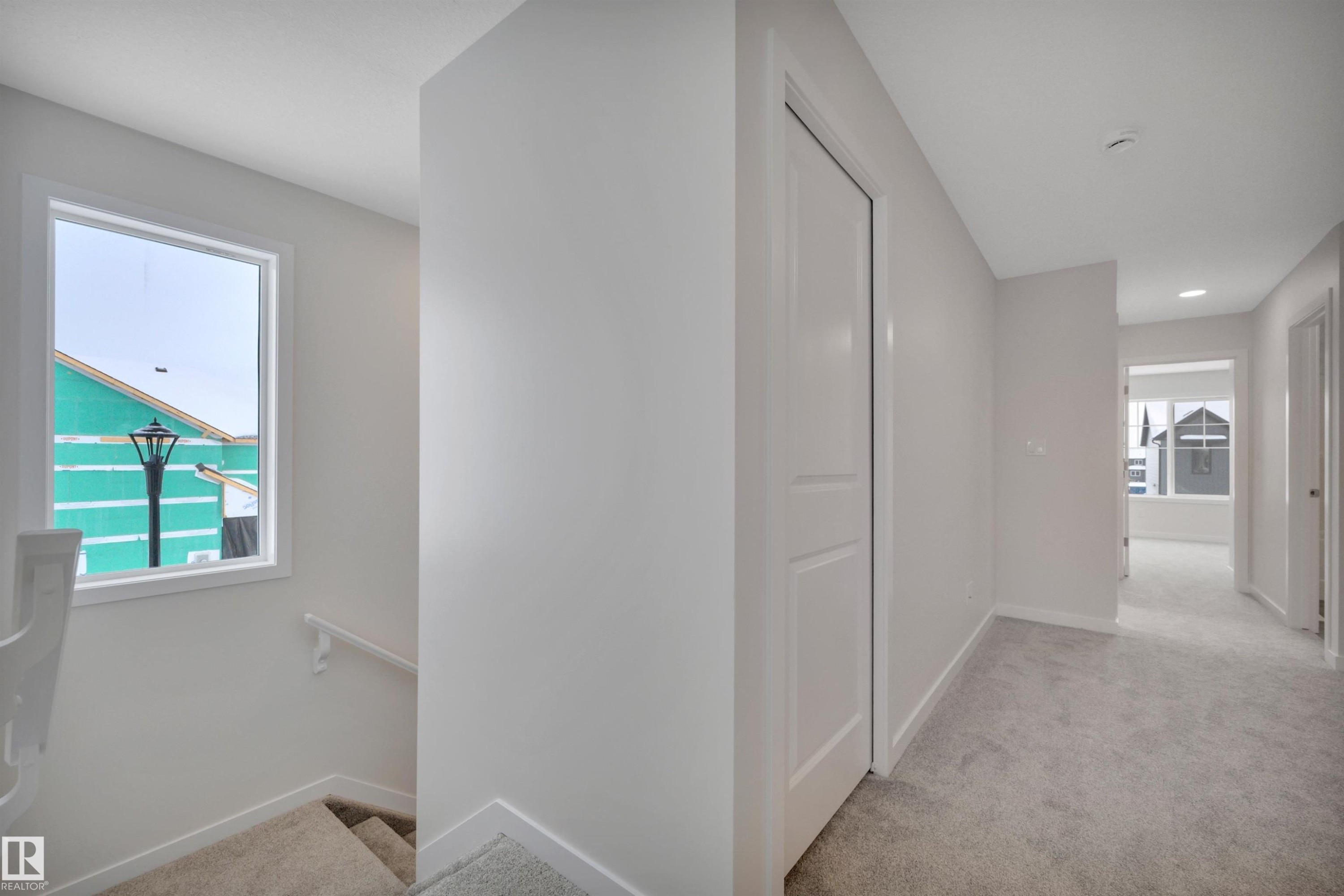 5742 Hawthorn Common, Edmonton, AB - Indoor Photo Showing Other Room