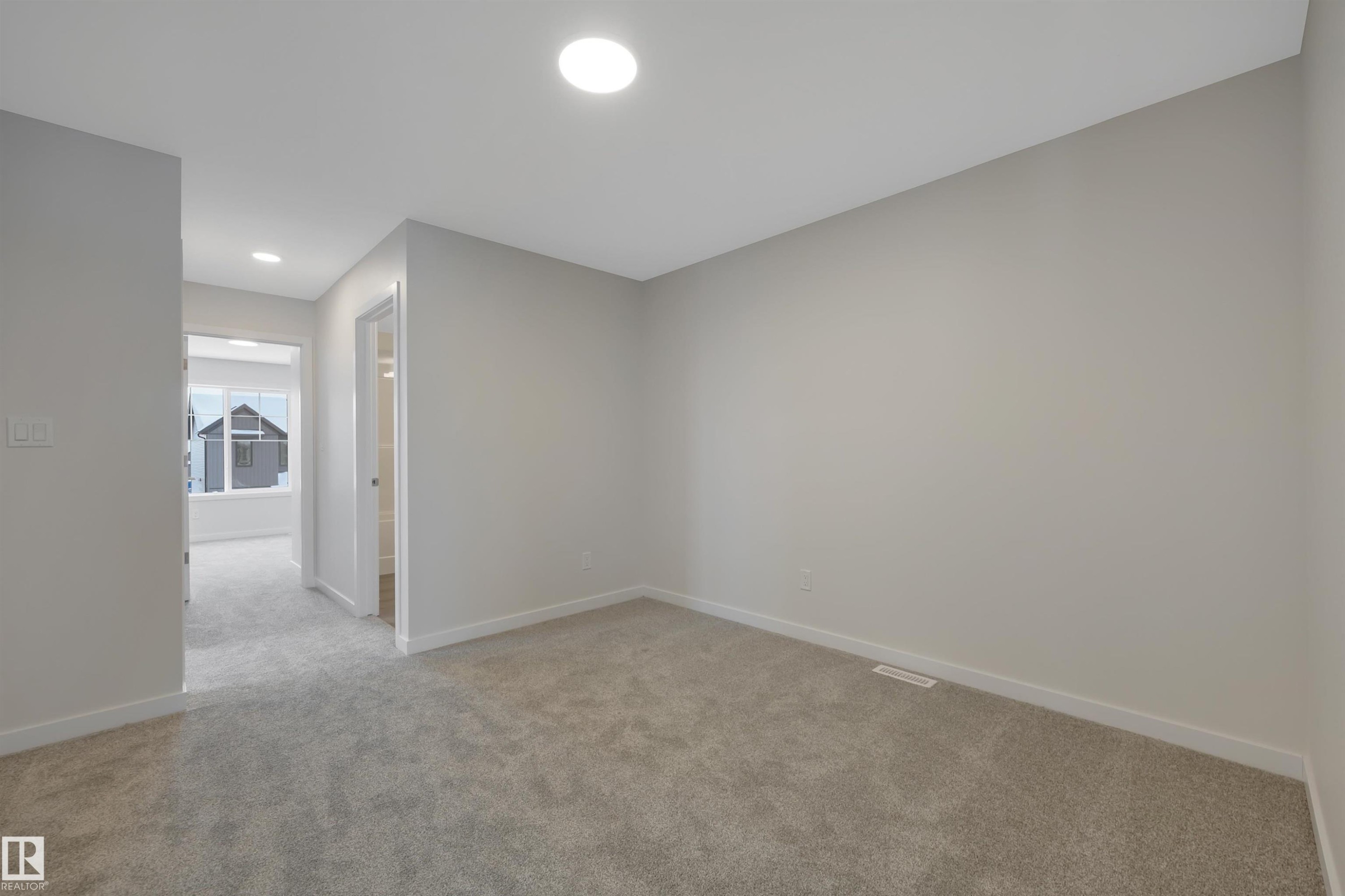 5742 Hawthorn Common, Edmonton, AB - Indoor Photo Showing Other Room