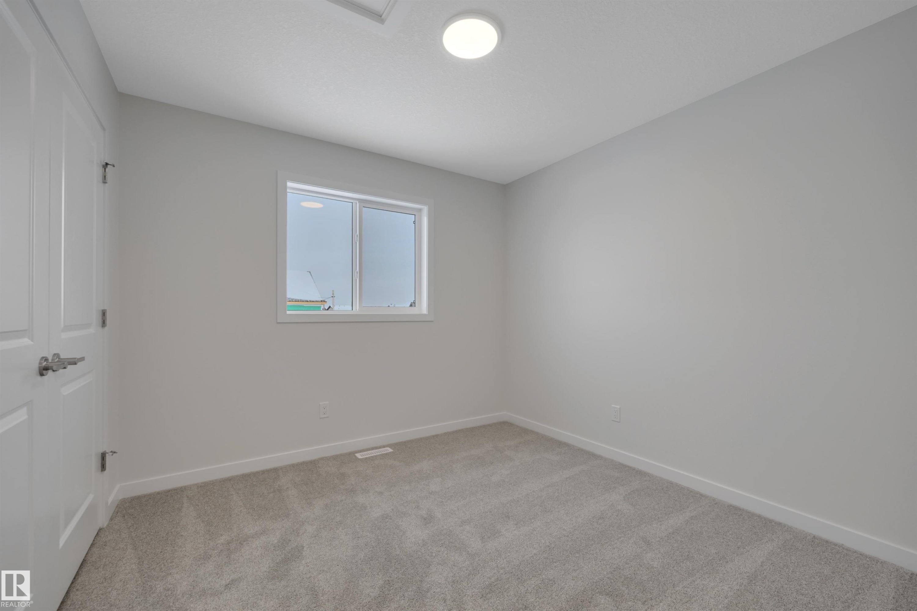 5742 Hawthorn Common, Edmonton, AB - Indoor Photo Showing Other Room