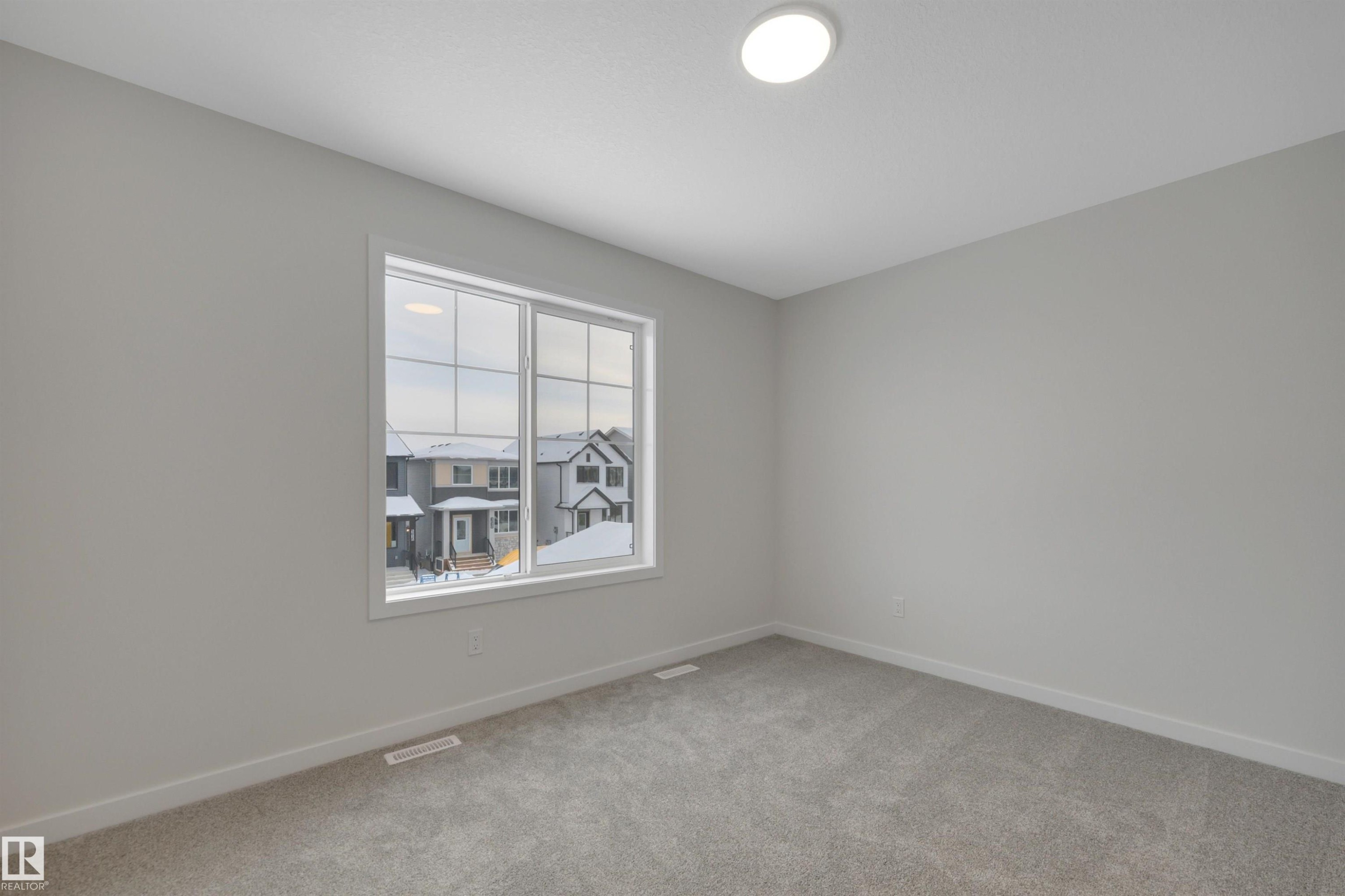 5742 Hawthorn Common, Edmonton, AB - Indoor Photo Showing Other Room