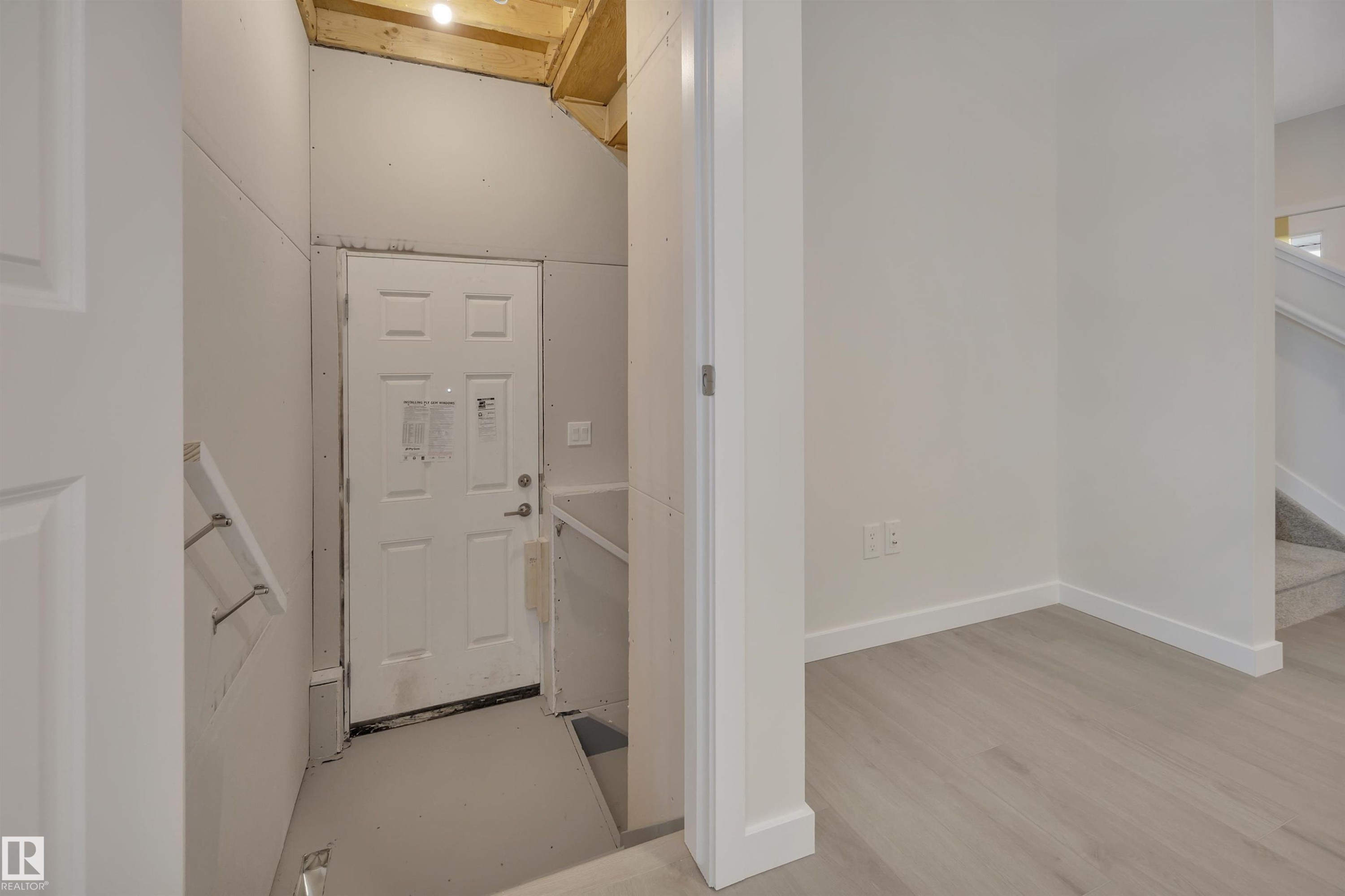 5742 Hawthorn Common, Edmonton, AB - Indoor Photo Showing Other Room