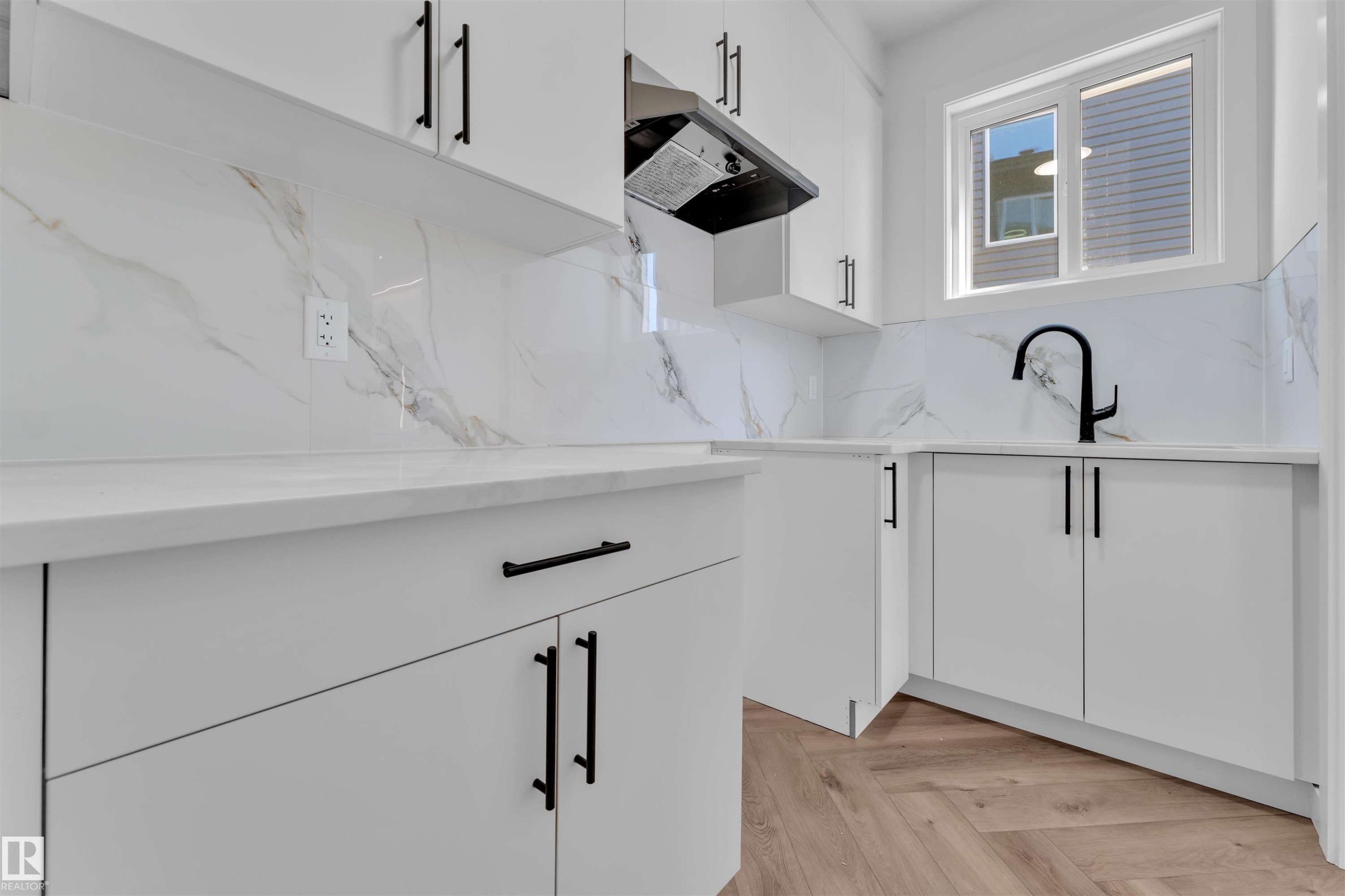 121 Lilac Close, Leduc, AB - Indoor Photo Showing Kitchen