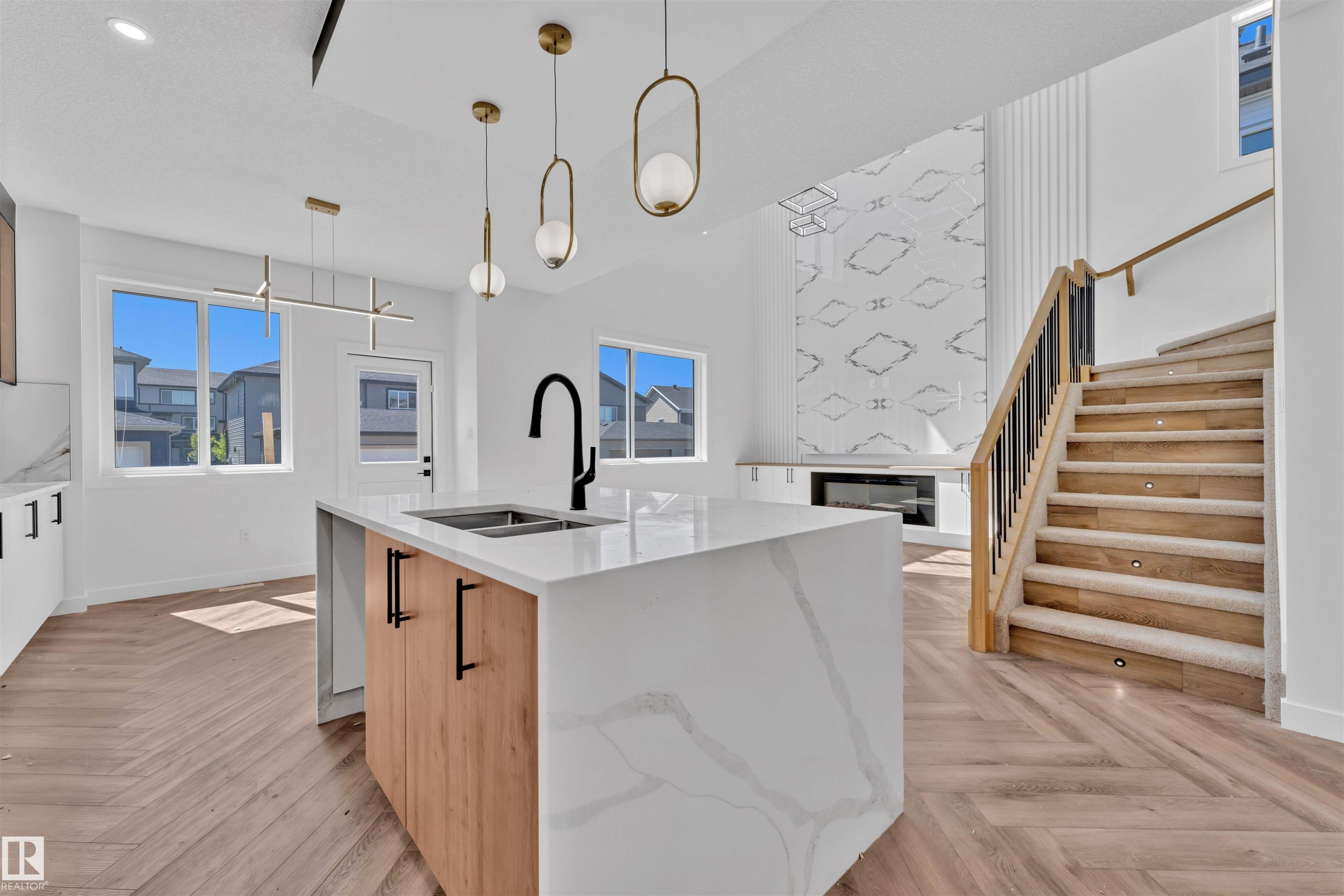 121 Lilac Close, Leduc, AB - Indoor Photo Showing Kitchen With Double Sink With Upgraded Kitchen