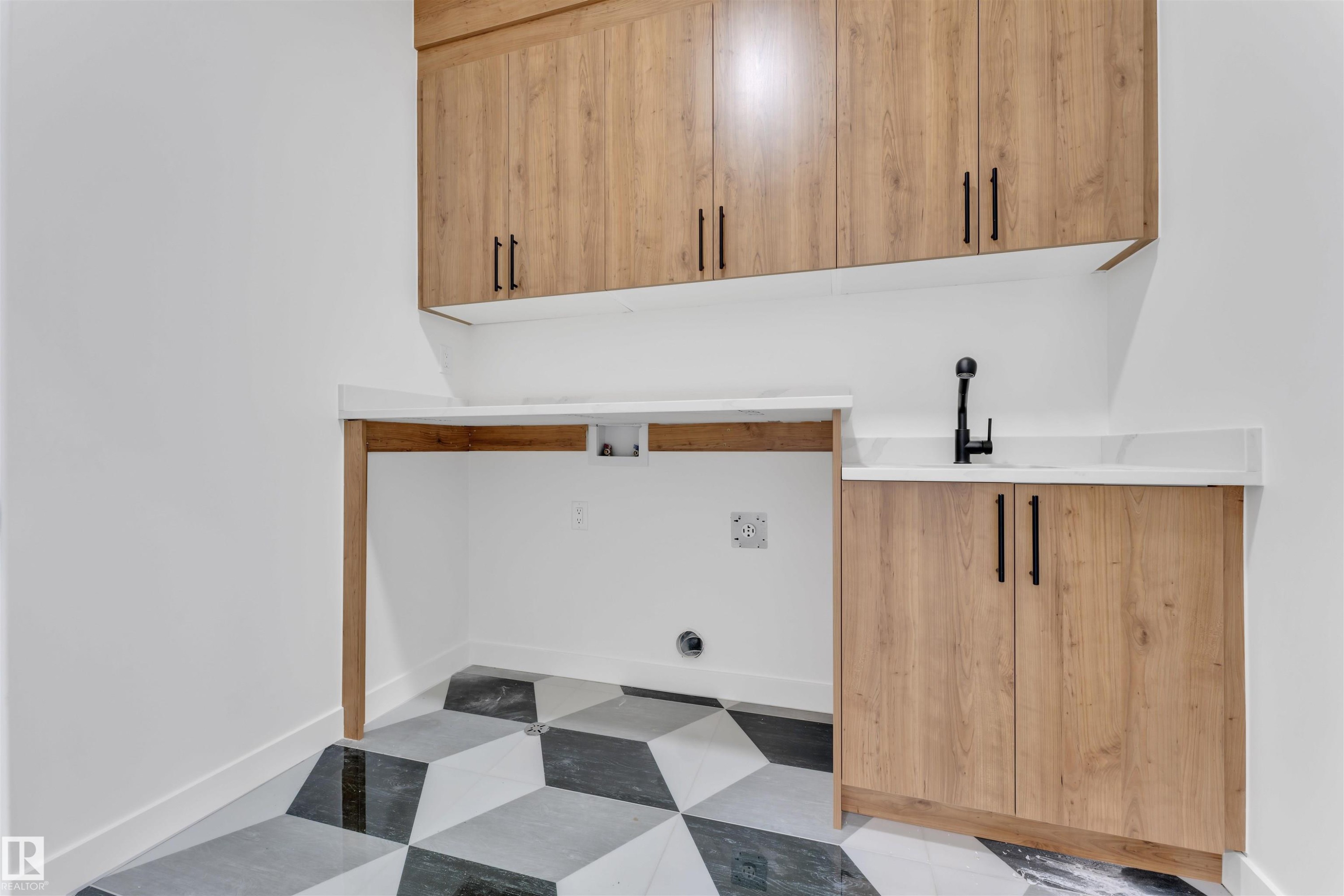 121 Lilac Close, Leduc, AB - Indoor Photo Showing Other Room