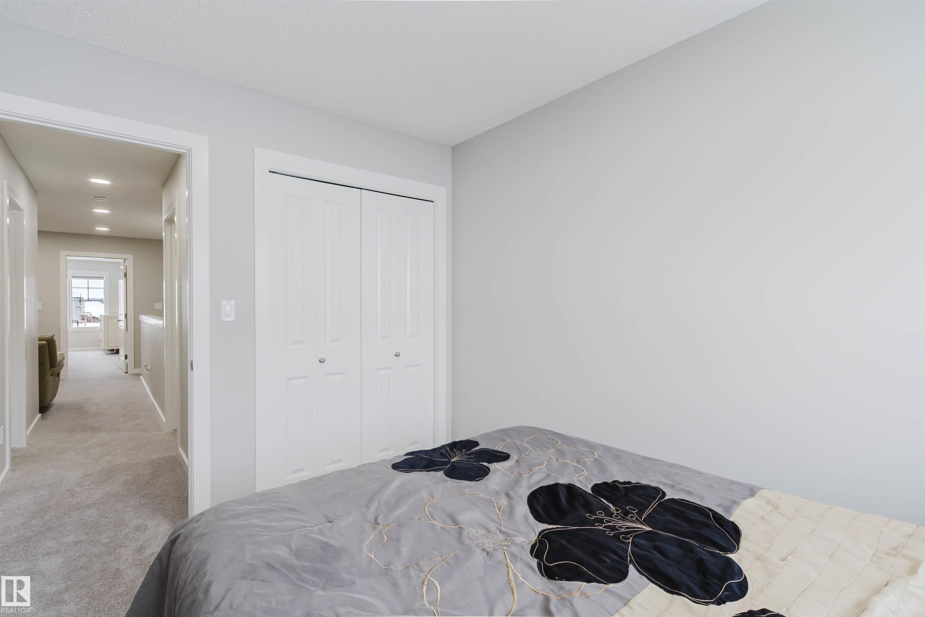 Carpeted bedroom with a closet - 343 Edgemont Drive, Edmonton, AB - Indoor Photo Showing Bedroom