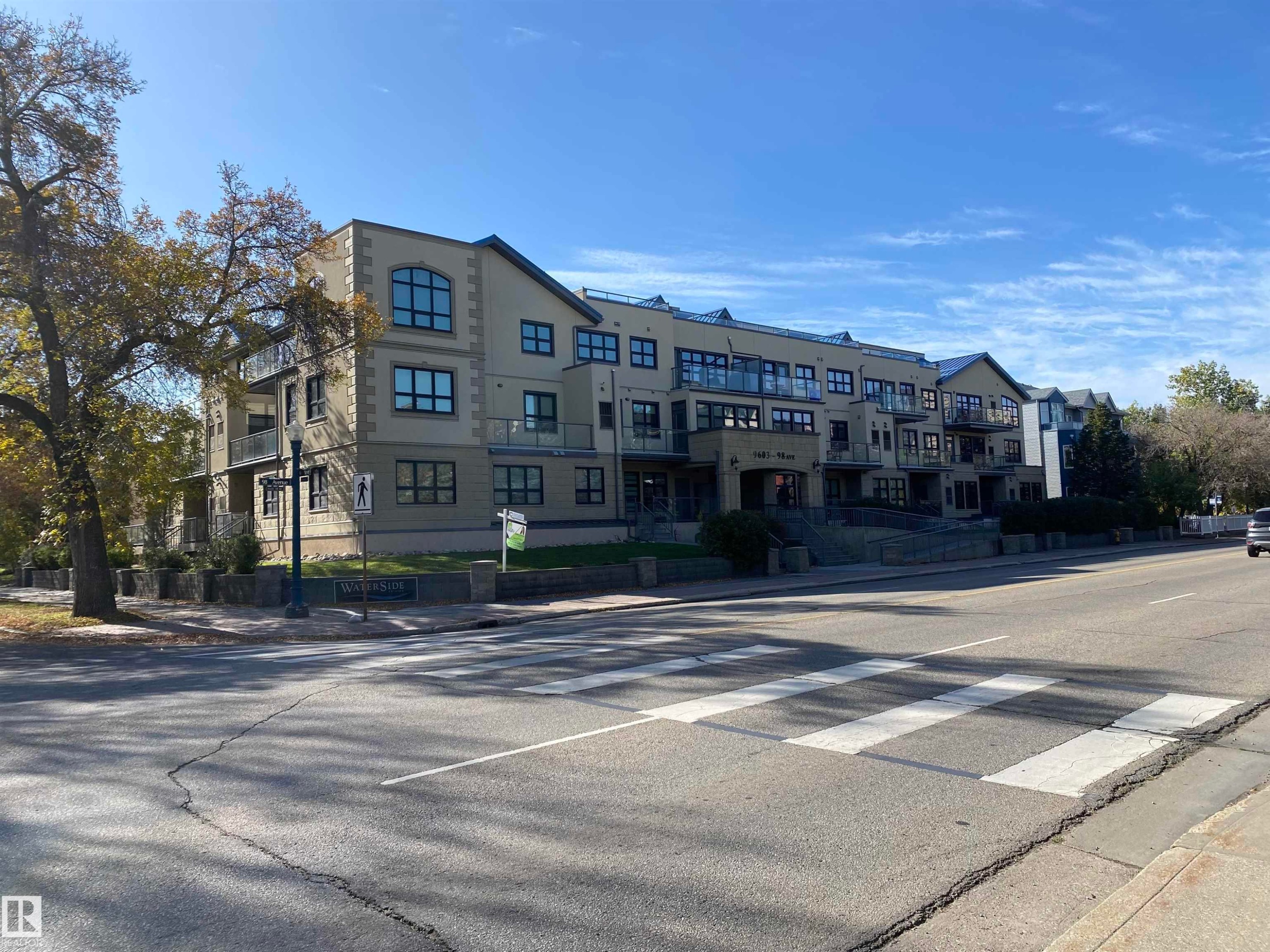 301 9603 98 Avenue, Edmonton, AB - Outdoor