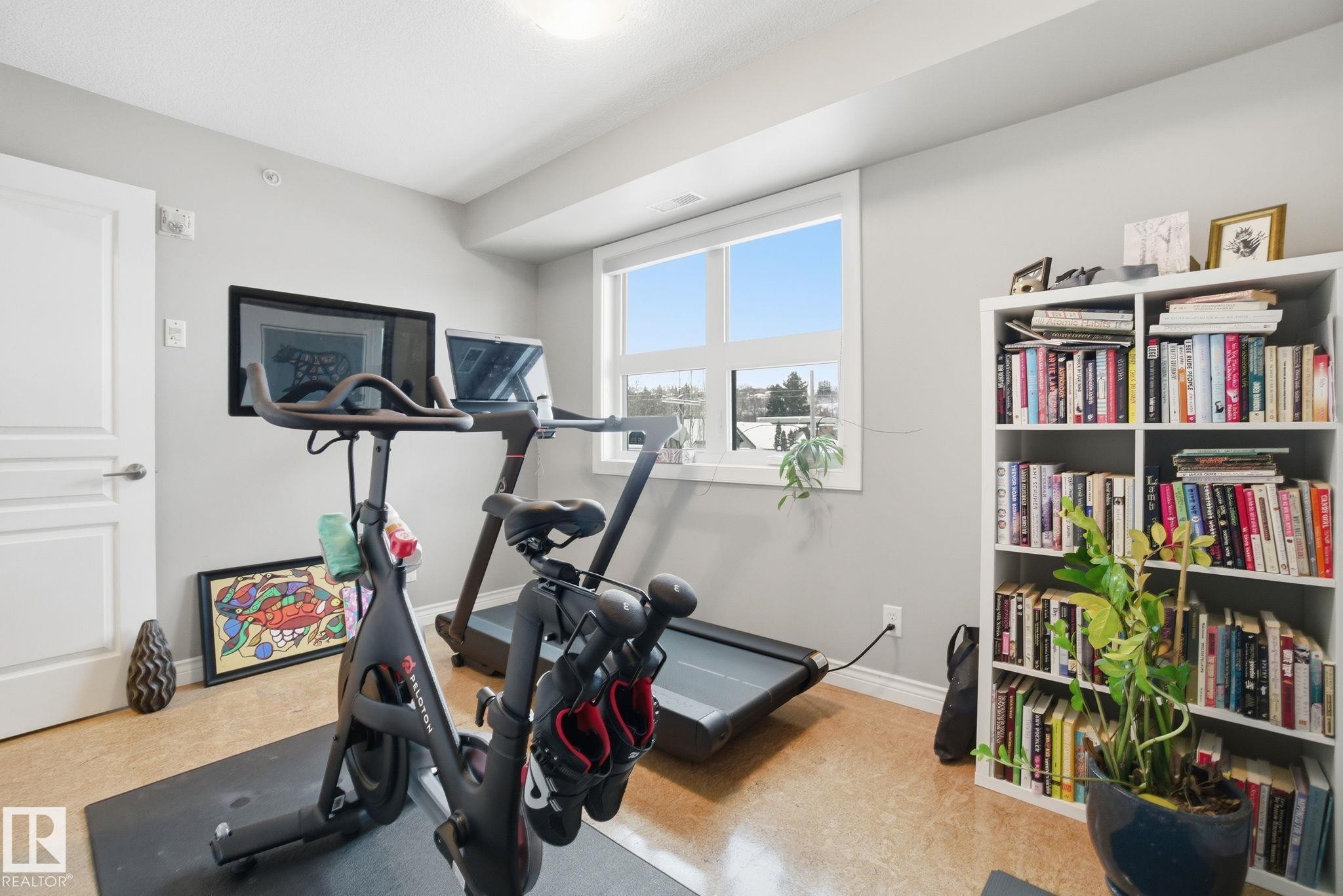 Exercise area featuring baseboards - 301 9603 98 Avenue, Edmonton, AB - Indoor Photo Showing Gym Room