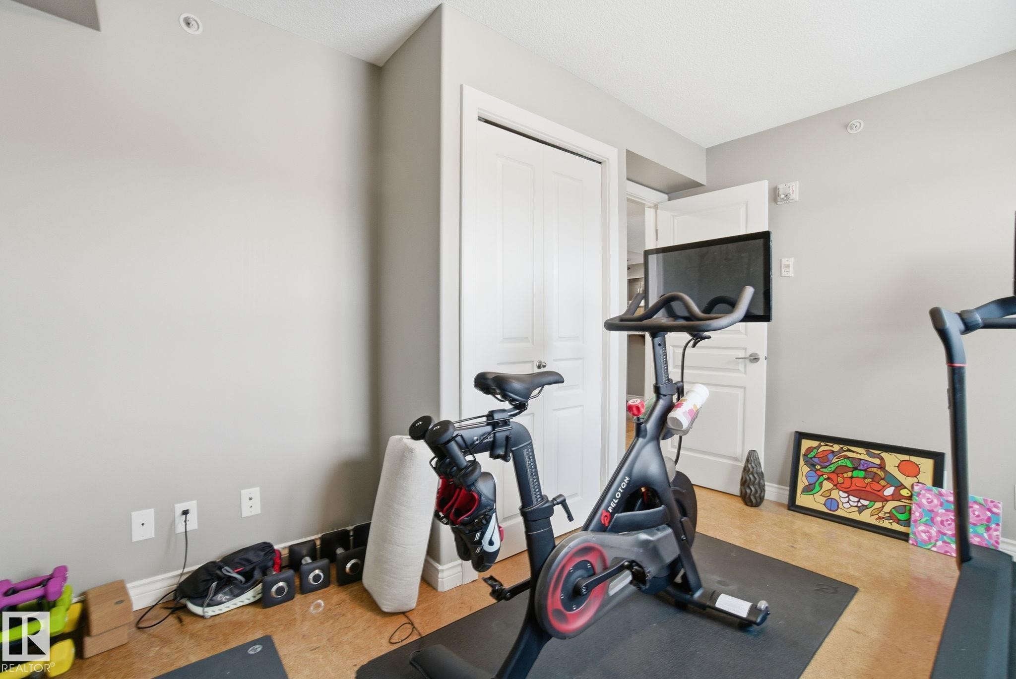 Exercise room featuring baseboards - 301 9603 98 Avenue, Edmonton, AB - Indoor Photo Showing Gym Room
