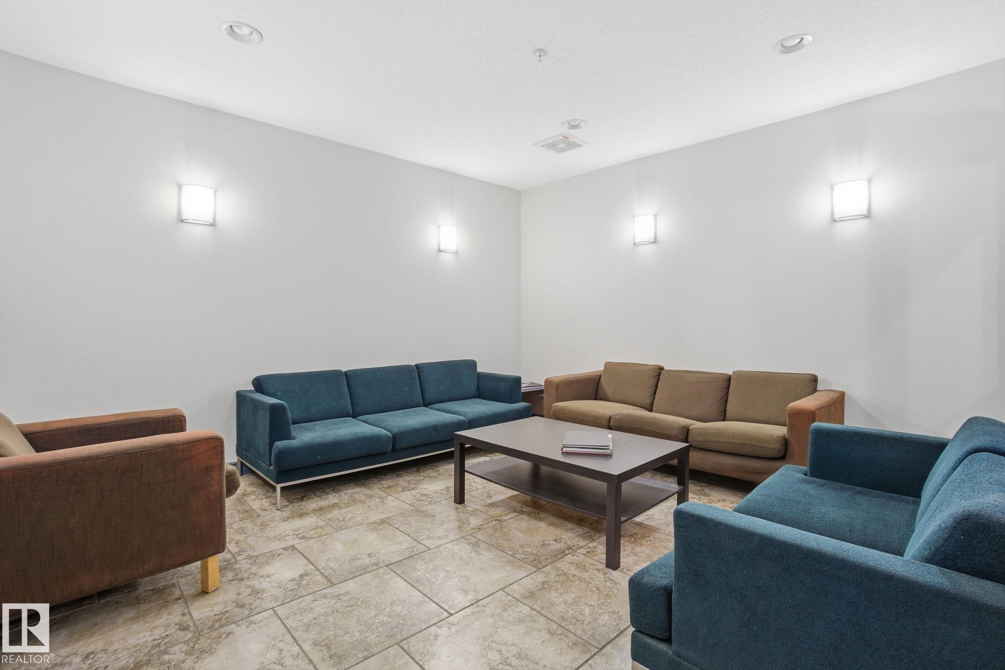 Lobby featuring recessed lighting - 301 9603 98 Avenue, Edmonton, AB - Indoor Photo Showing Living Room